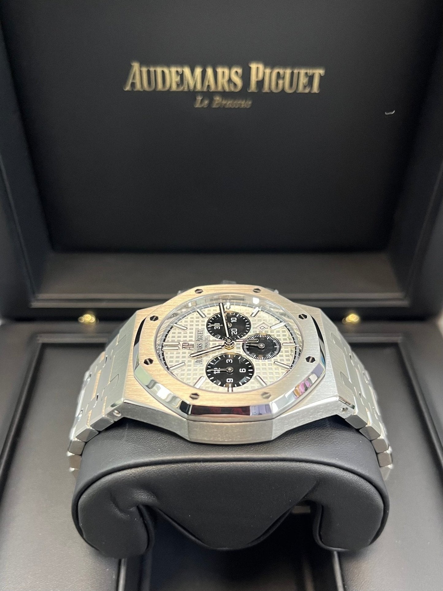 Audemars Piguet Royal Oak Selfwinding Chronograph/ Stainless Steel/ Panda Dials (Ref#26331ST.OO.1220ST.03)