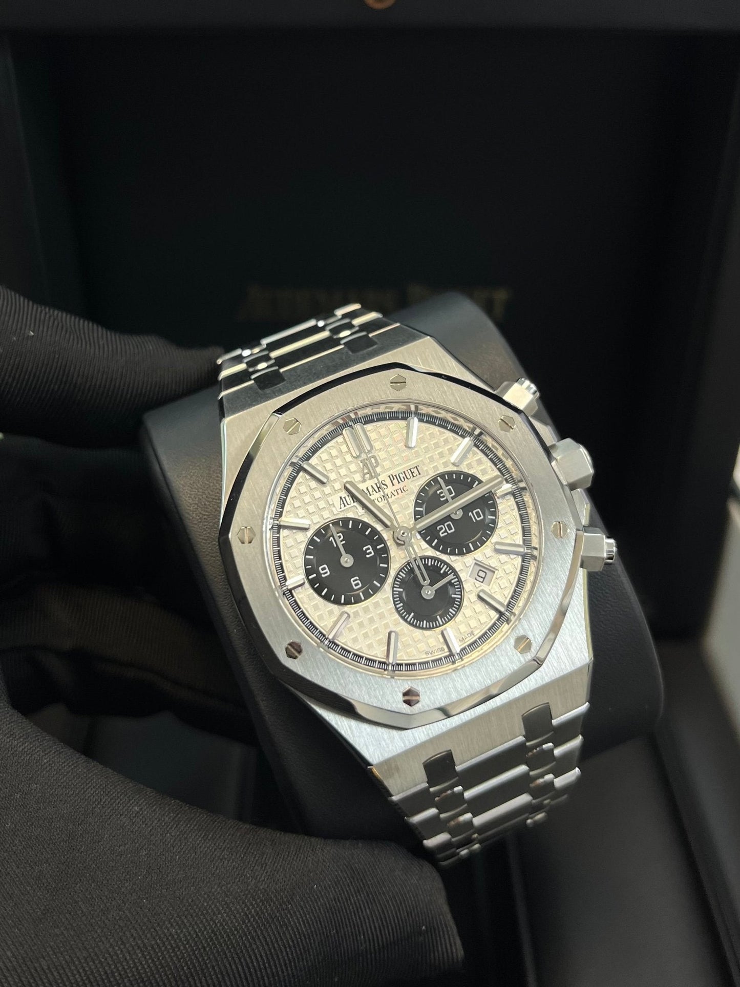 Audemars Piguet Royal Oak Selfwinding Chronograph/ Stainless Steel/ Panda Dials (Ref#26331ST.OO.1220ST.03)