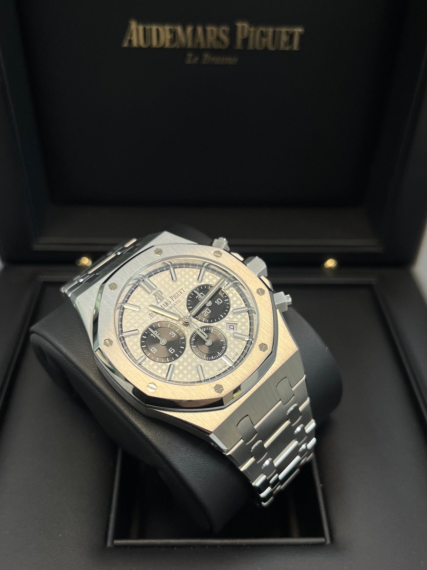 Audemars Piguet Royal Oak Selfwinding Chronograph/ Stainless Steel/ Panda Dials (Ref#26331ST.OO.1220ST.03)