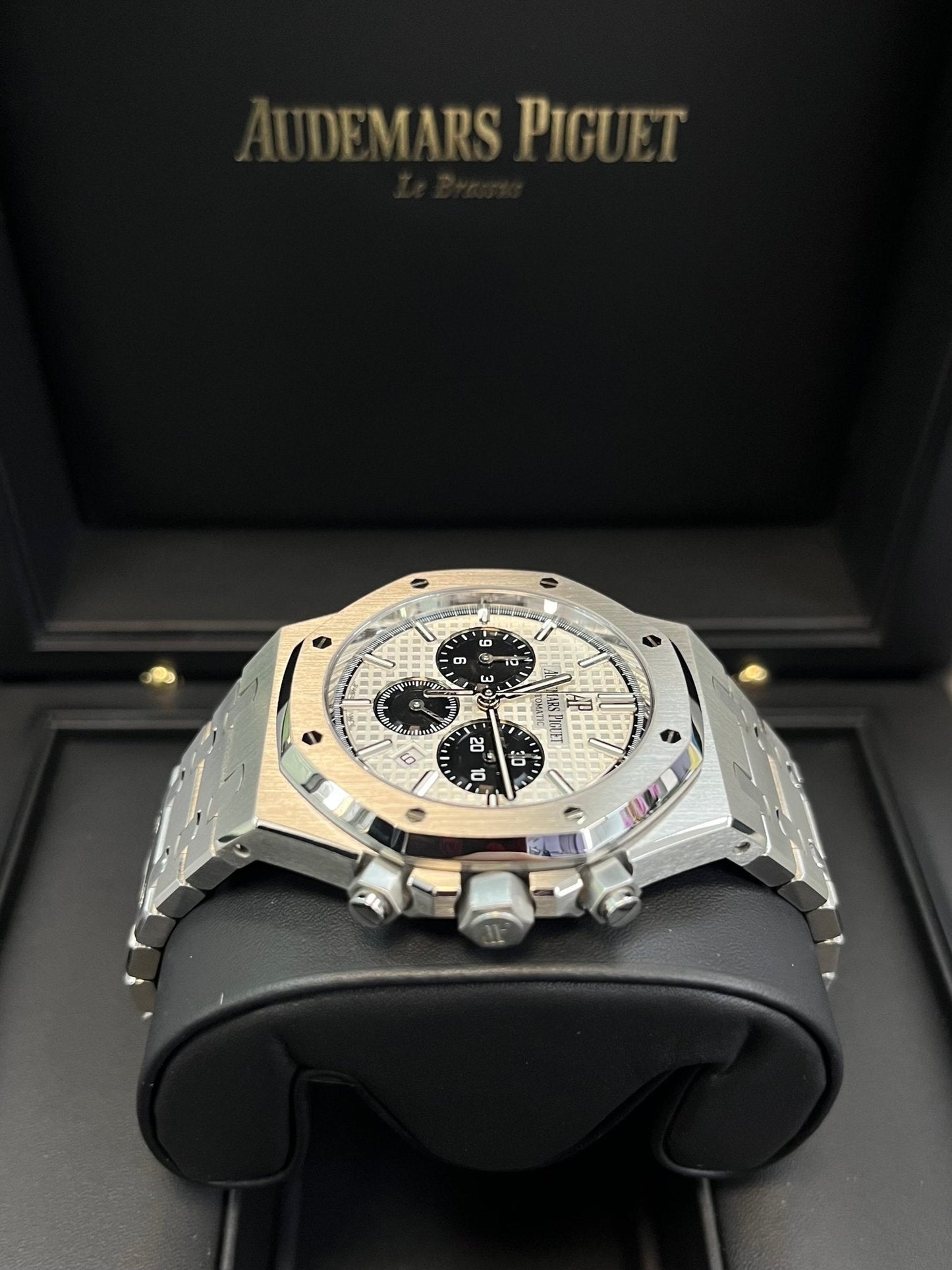 Audemars Piguet Royal Oak Selfwinding Chronograph/ Stainless Steel/ Panda Dials (Ref#26331ST.OO.1220ST.03)