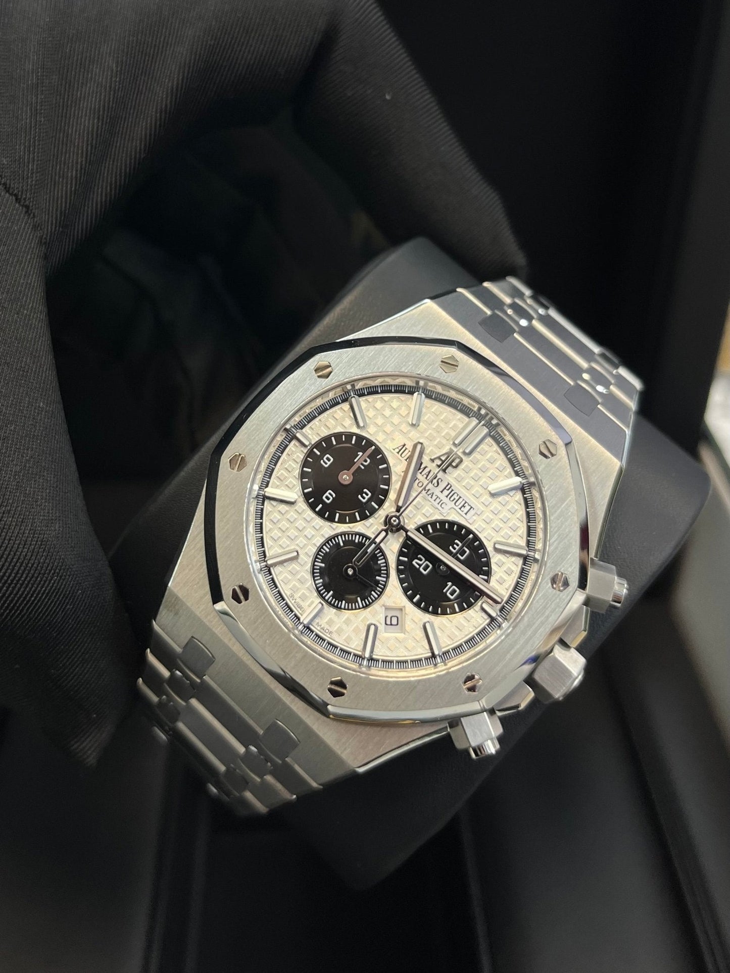Audemars Piguet Royal Oak Selfwinding Chronograph/ Stainless Steel/ Panda Dials (Ref#26331ST.OO.1220ST.03)