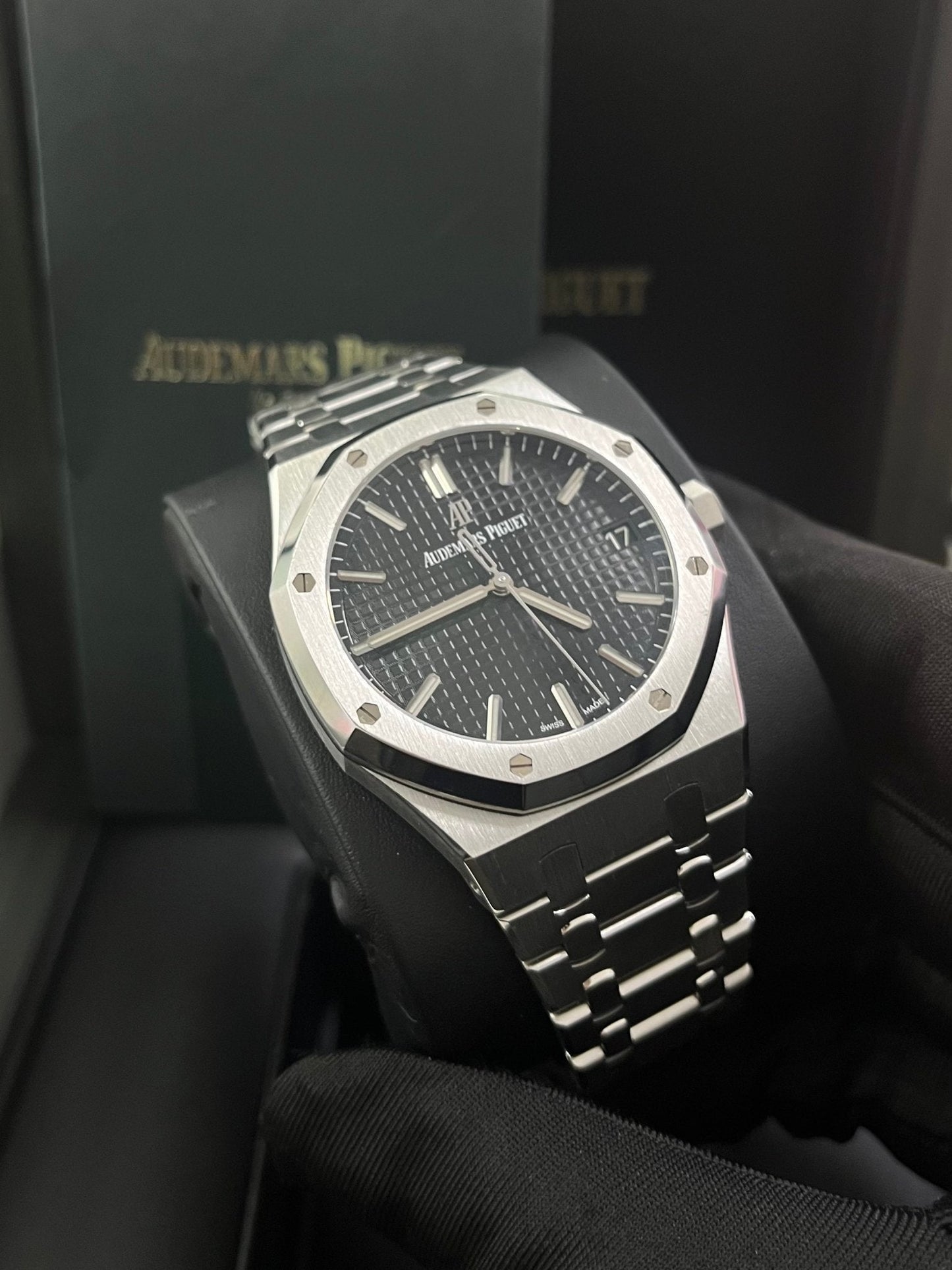 Audemars Piguet Royal Oak Selfwinding/ Stainless Steel/ Black Dial (Ref# 15500ST.OO.1220ST.03)
