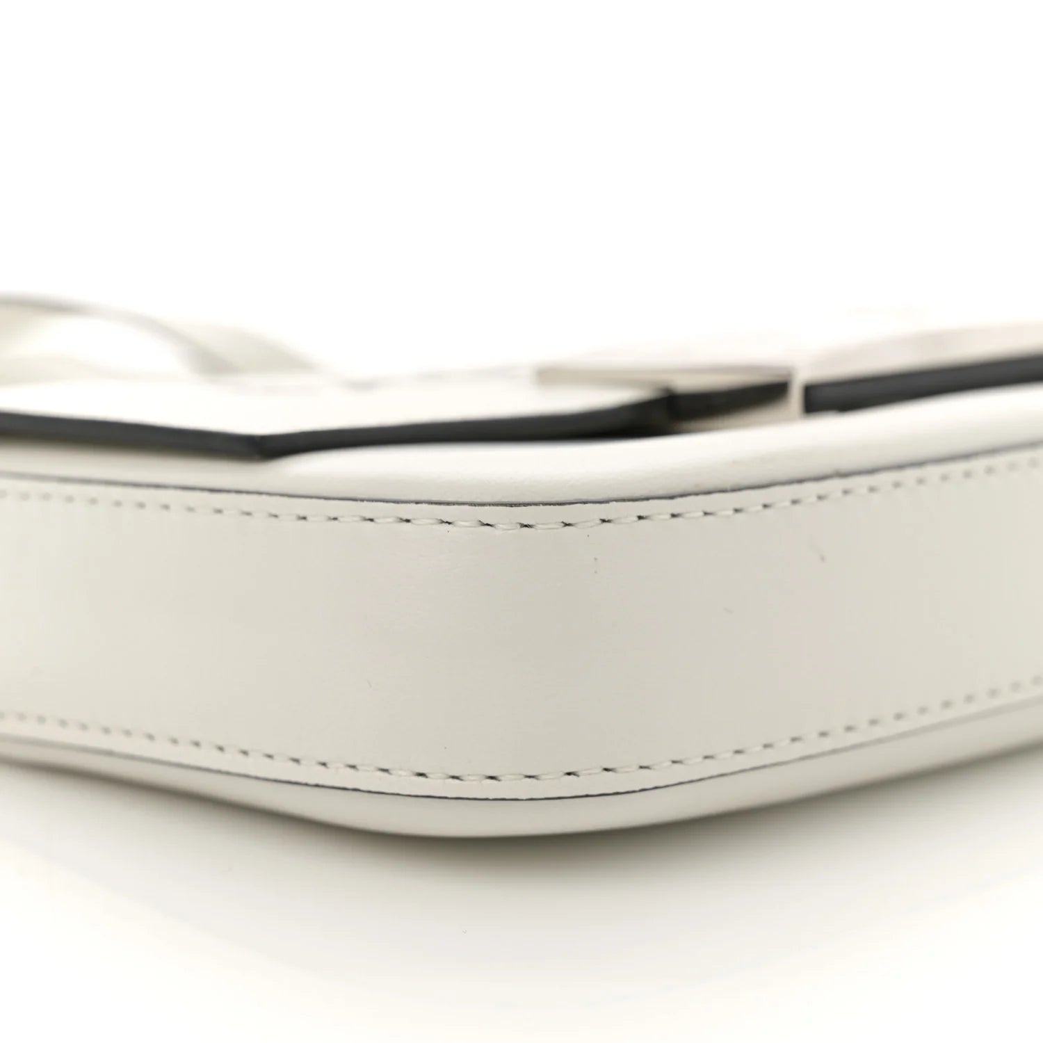 X MARC JACOBS Nappa Logo Phone Baguette White Black