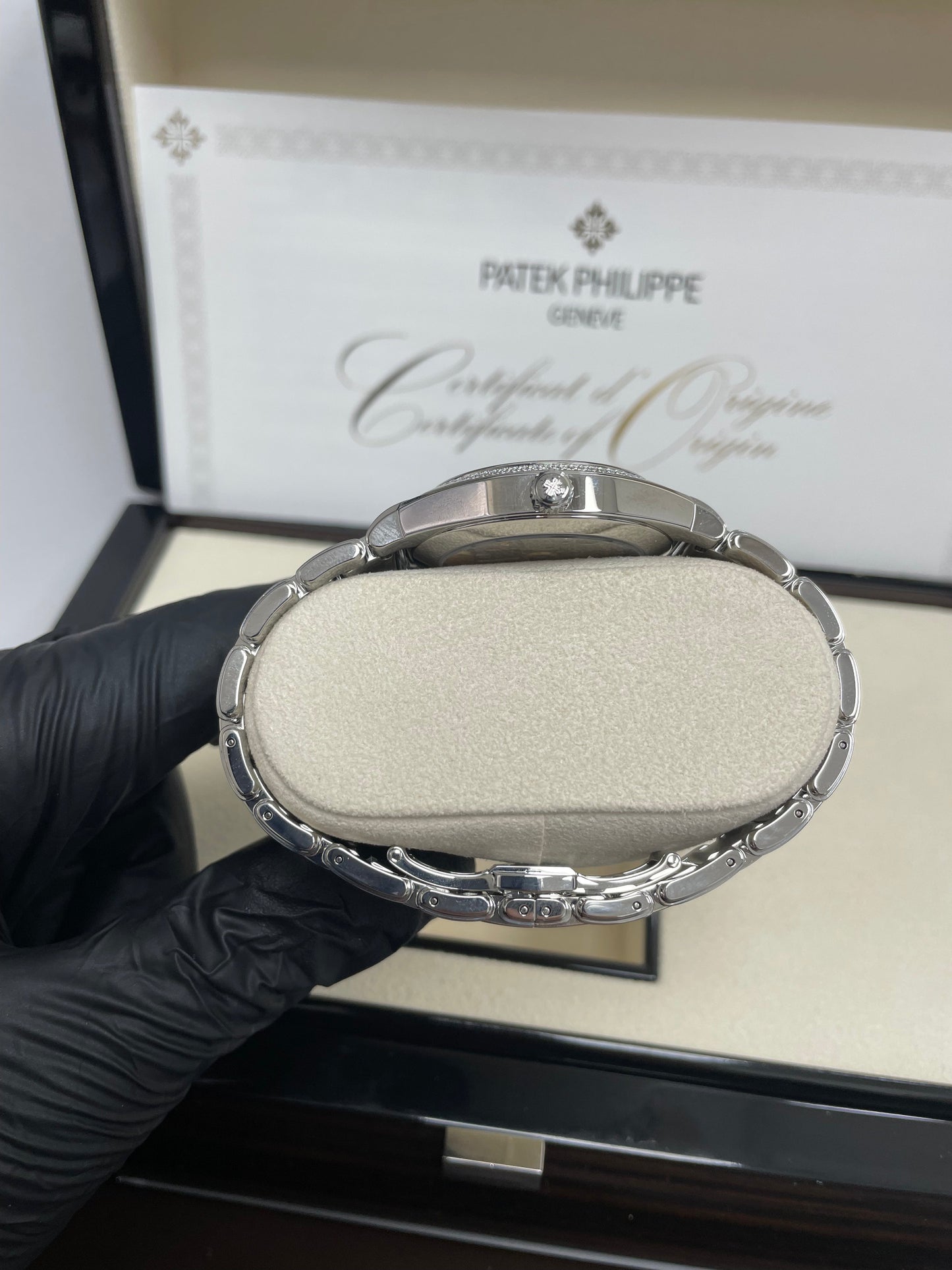 Patek Philippe Twenty~4 Automatic Gray Sunburst  Dial Ladies Watch (Ref # 7300/1200A-010)
