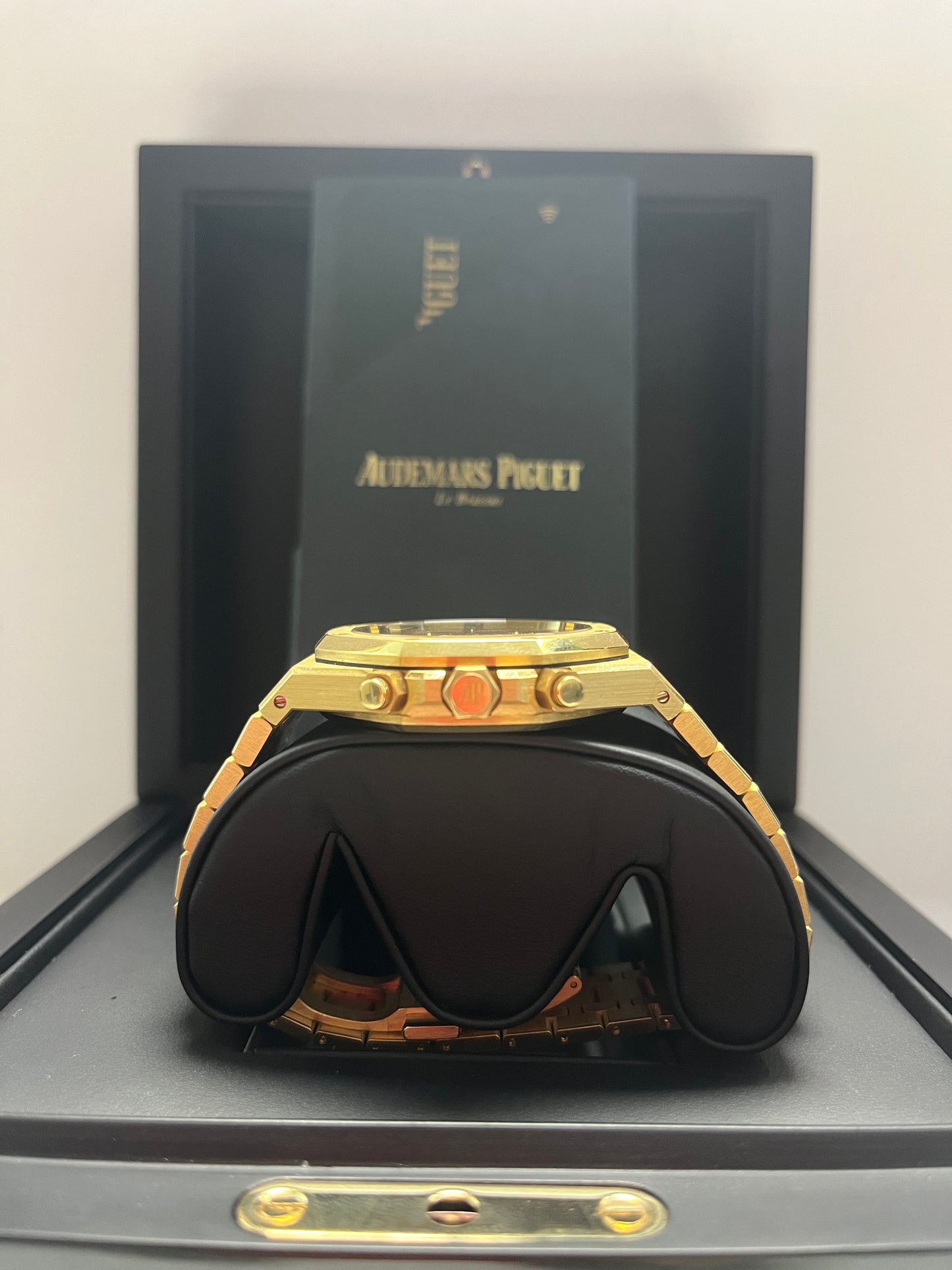 Audemars Piguet Royal Oak Selfwinding Chronograph 41mm/ 18k Yellow Gold/ Blue Dial/ Yellow Sub-Dials (Ref # 26331BA.OO.1220BA.01)