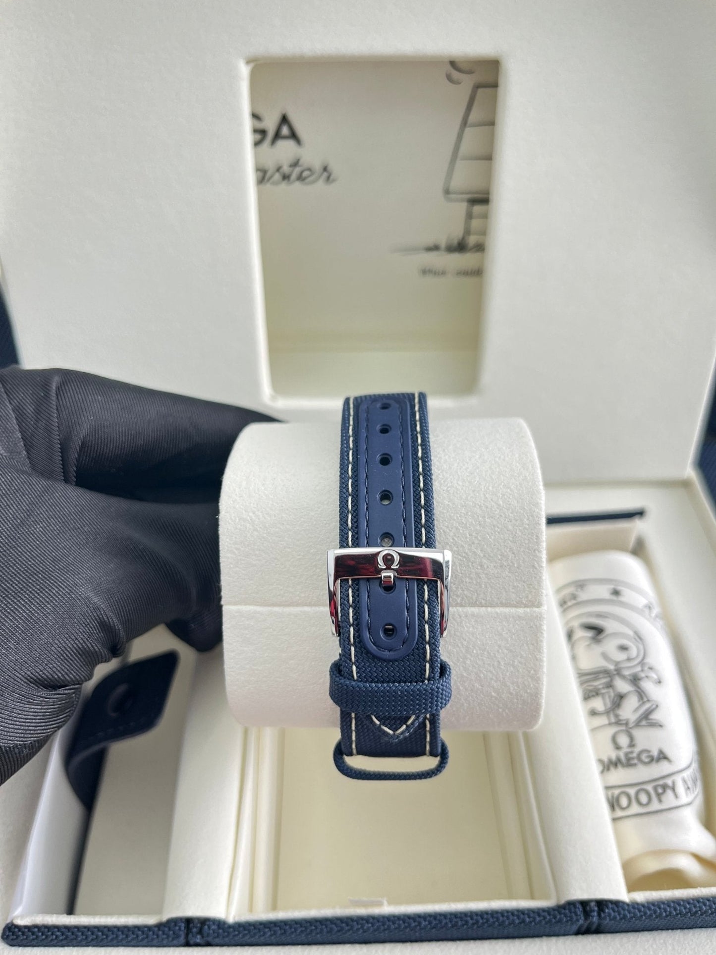 Omega Speedmaster 'Silver Snoopy Award' 310.32.42.50.02.001