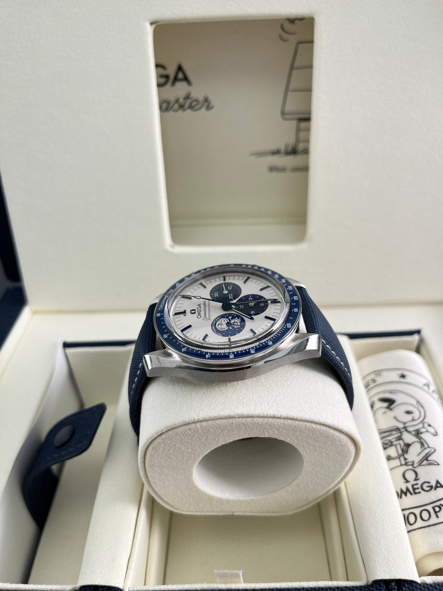 Omega Speedmaster 'Silver Snoopy Award' 310.32.42.50.02.001