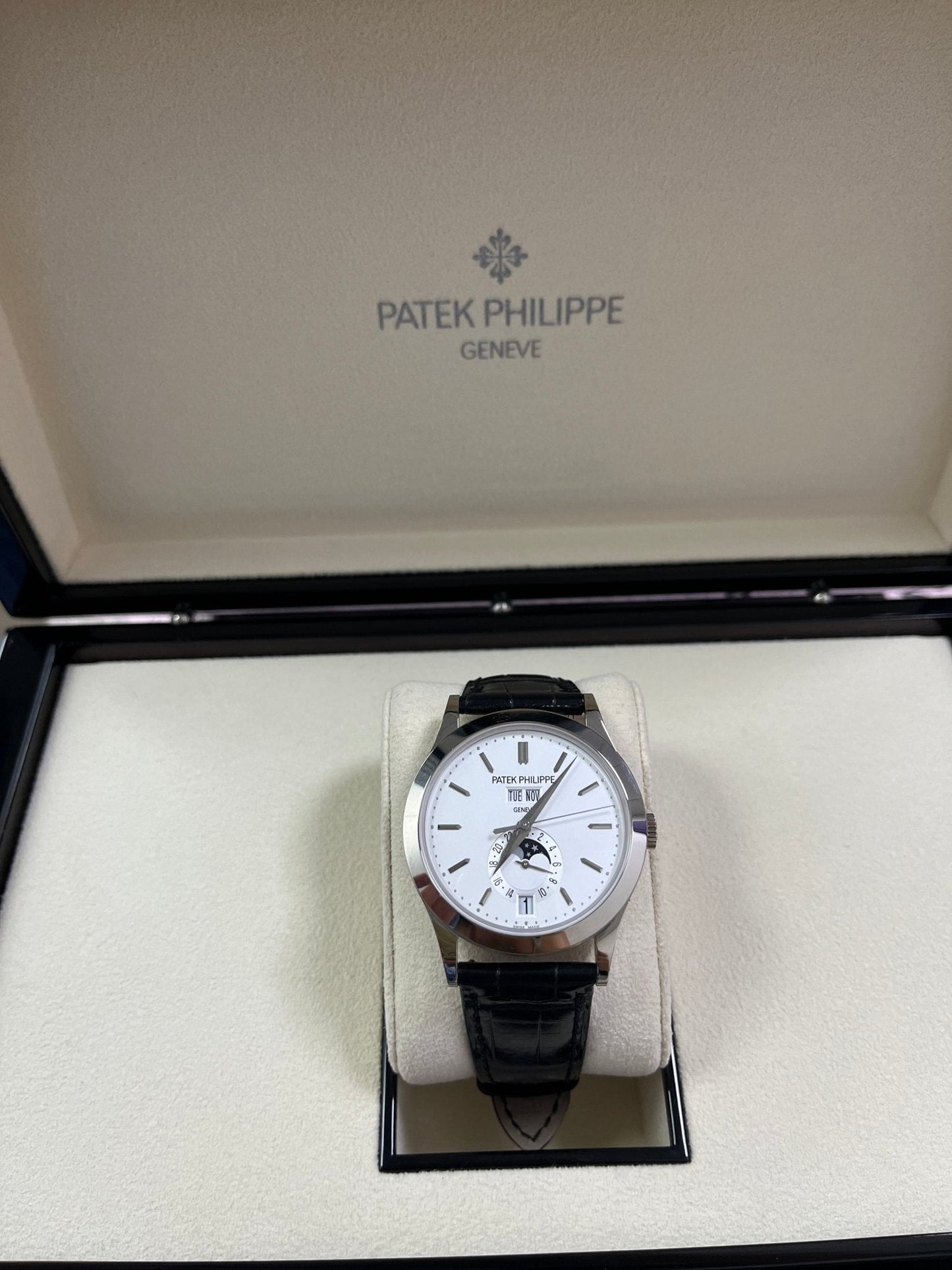 Patek Philippe Annual Calendar COMPLICATIONS White Gold 5396G-011