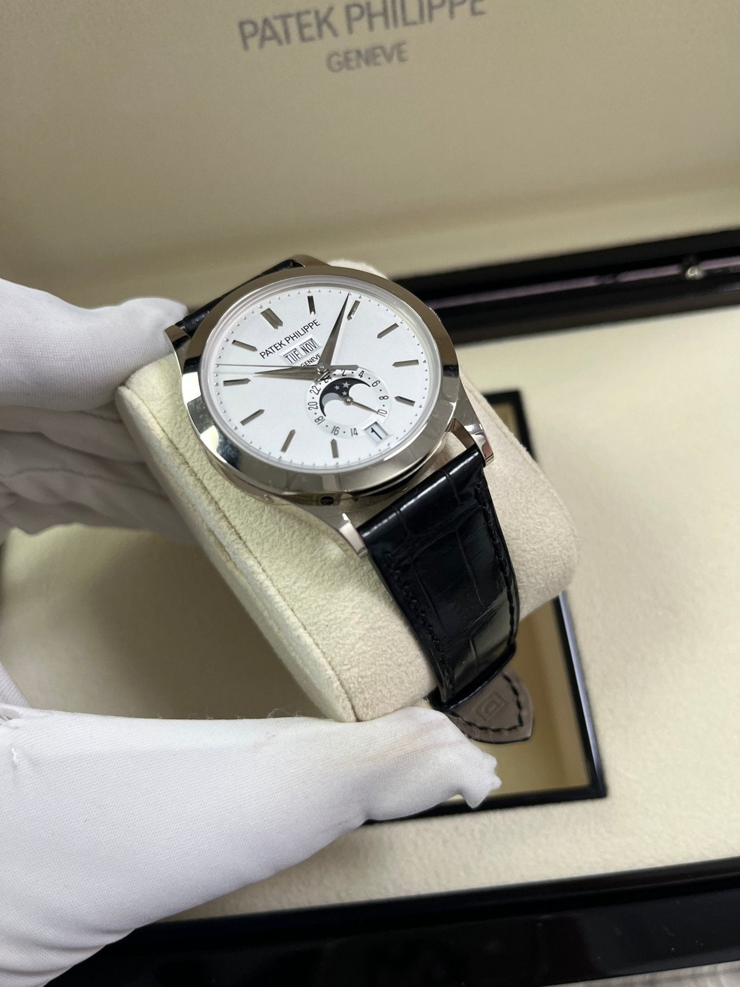 Patek Philippe Annual Calendar COMPLICATIONS White Gold 5396G-011