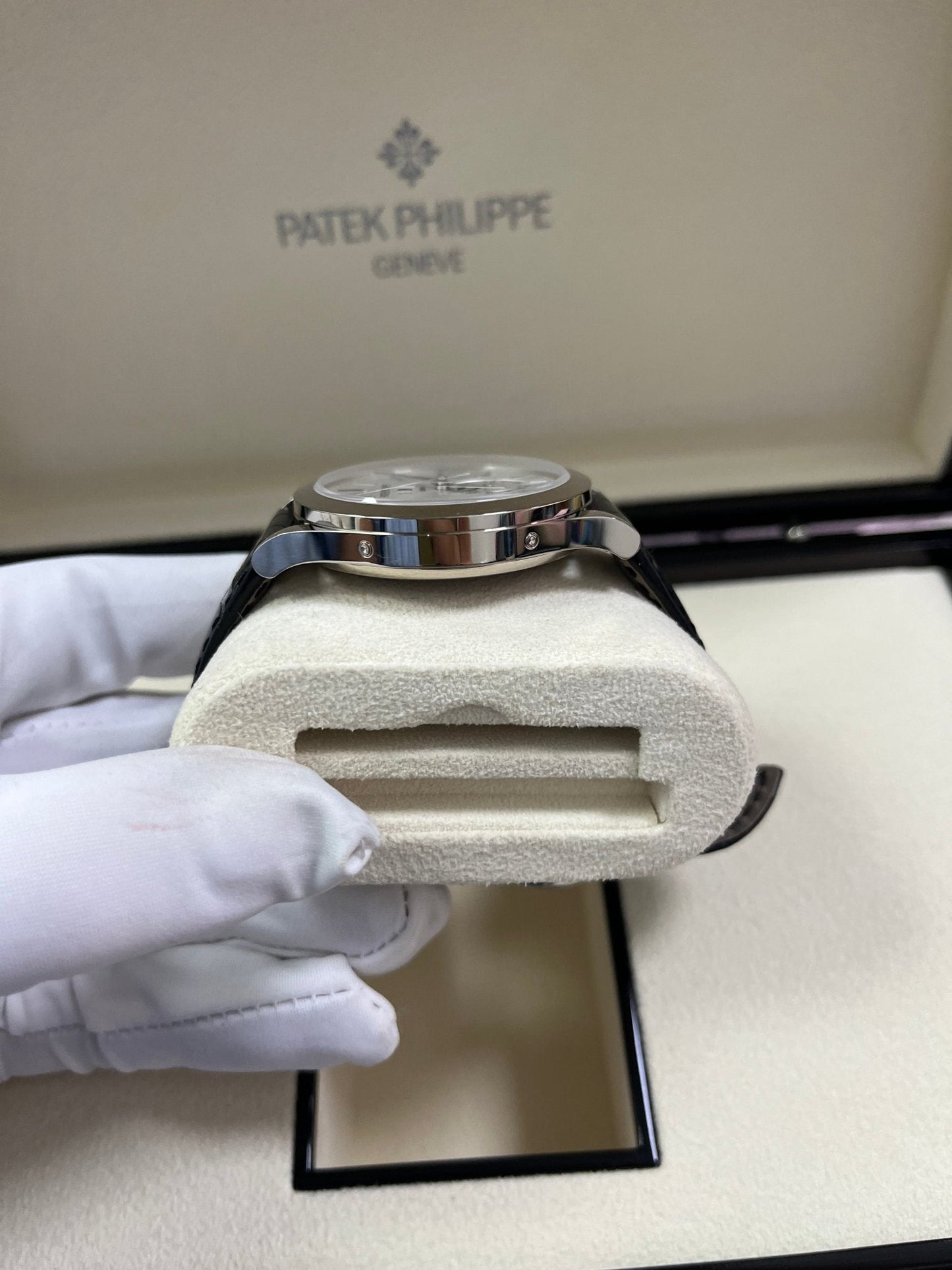 Patek Philippe Annual Calendar COMPLICATIONS White Gold 5396G-011