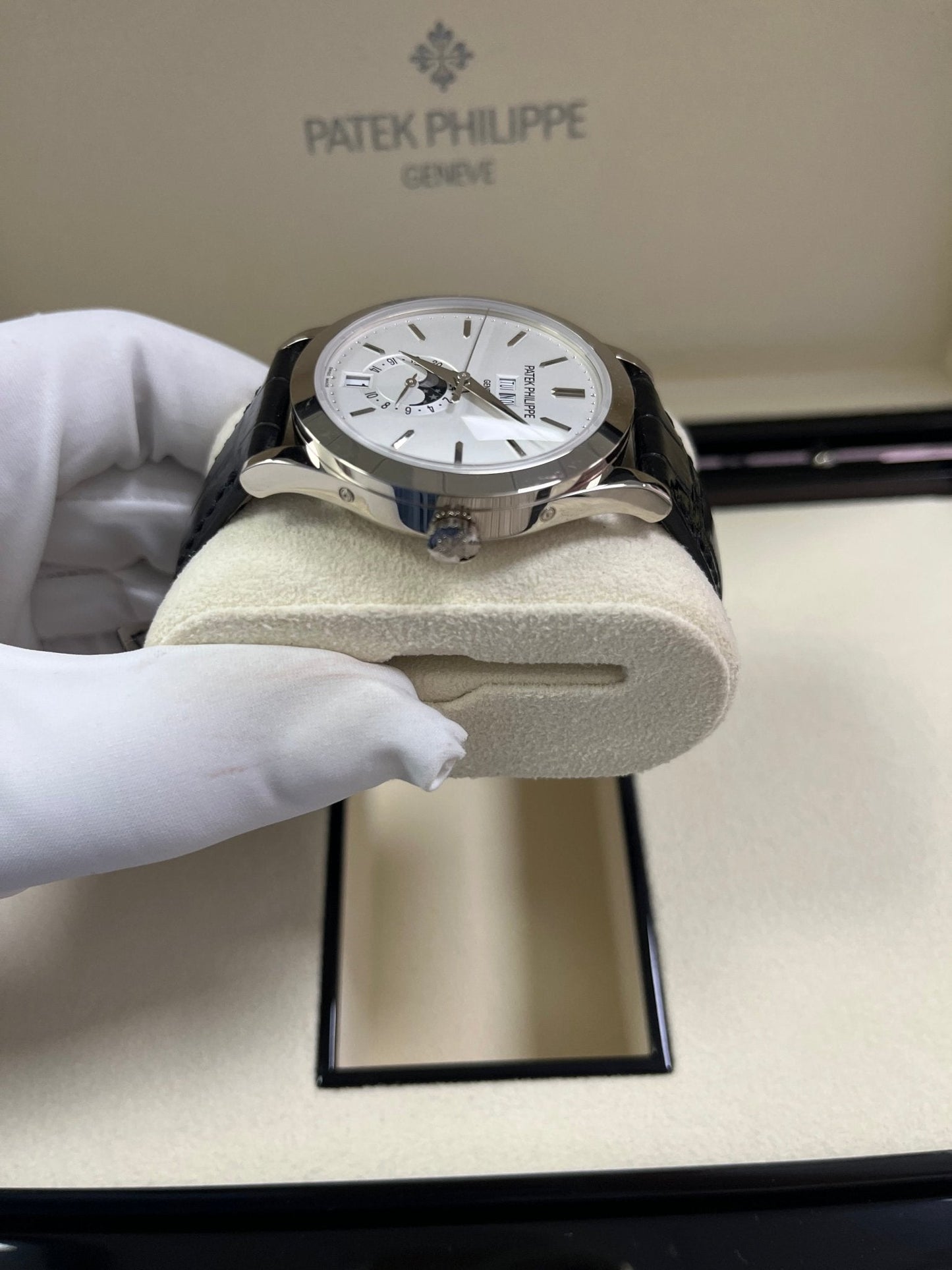 Patek Philippe Annual Calendar COMPLICATIONS White Gold 5396G-011