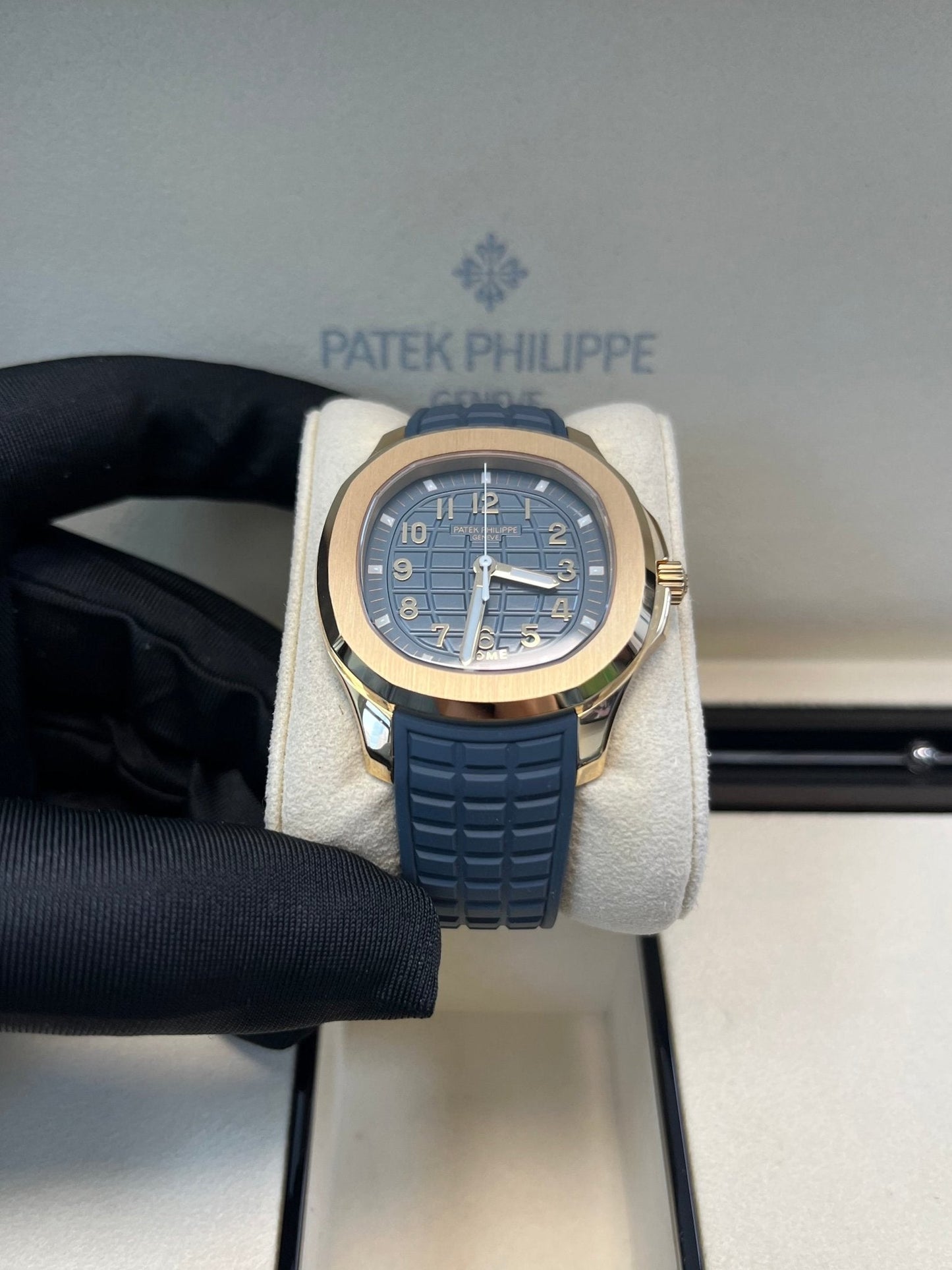 Patek Philippe Aquanaut 18K Rose Gold Opaline-blue Dial 38.8 mm 5269R-001