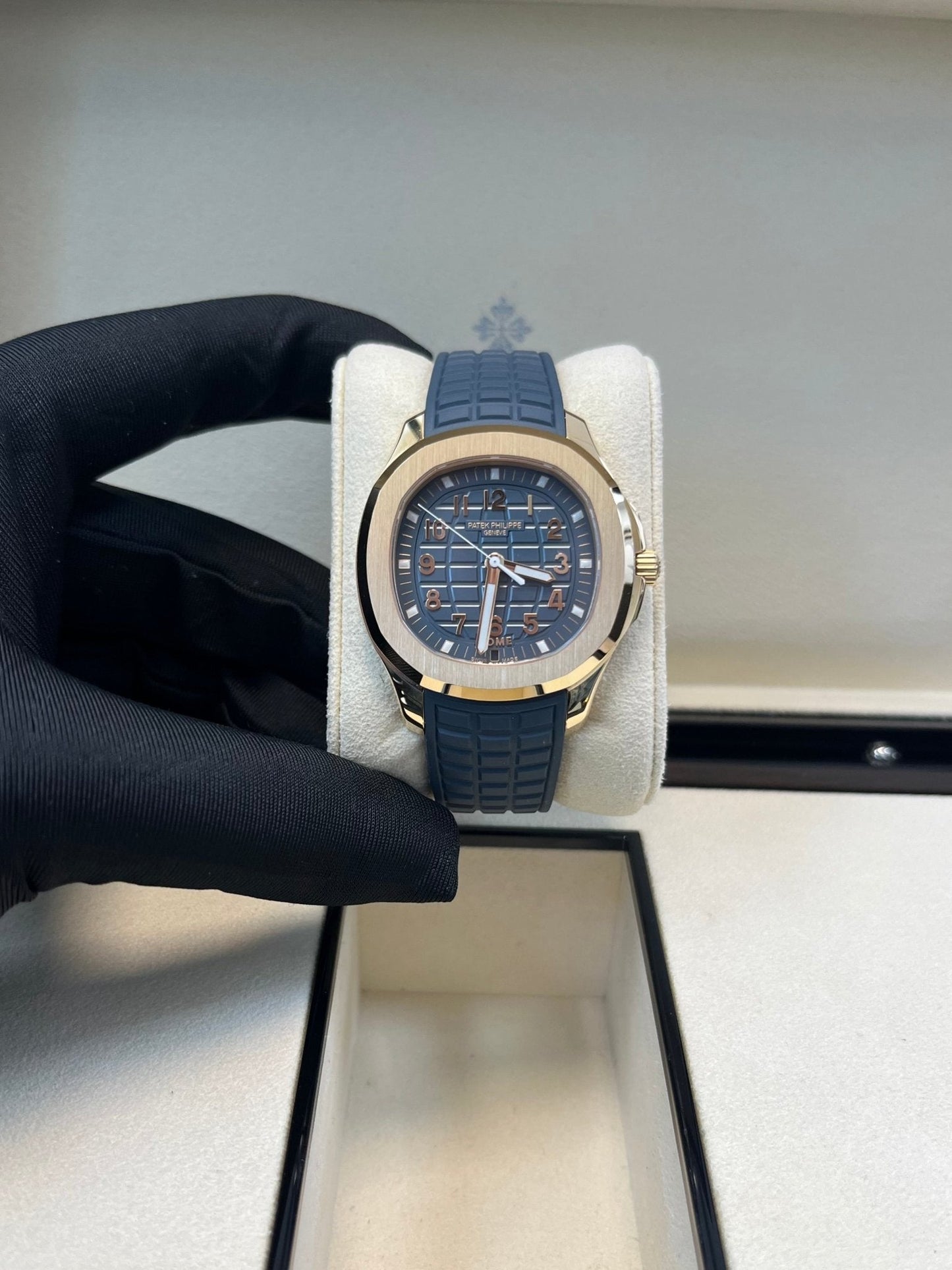 Patek Philippe Aquanaut 18K Rose Gold Opaline-blue Dial 38.8 mm 5269R-001
