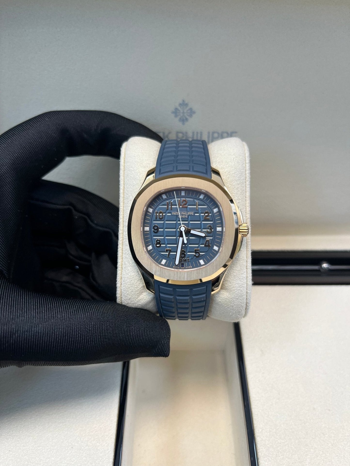 Patek Philippe Aquanaut 18K Rose Gold Opaline-blue Dial 38.8 mm 5269R-001