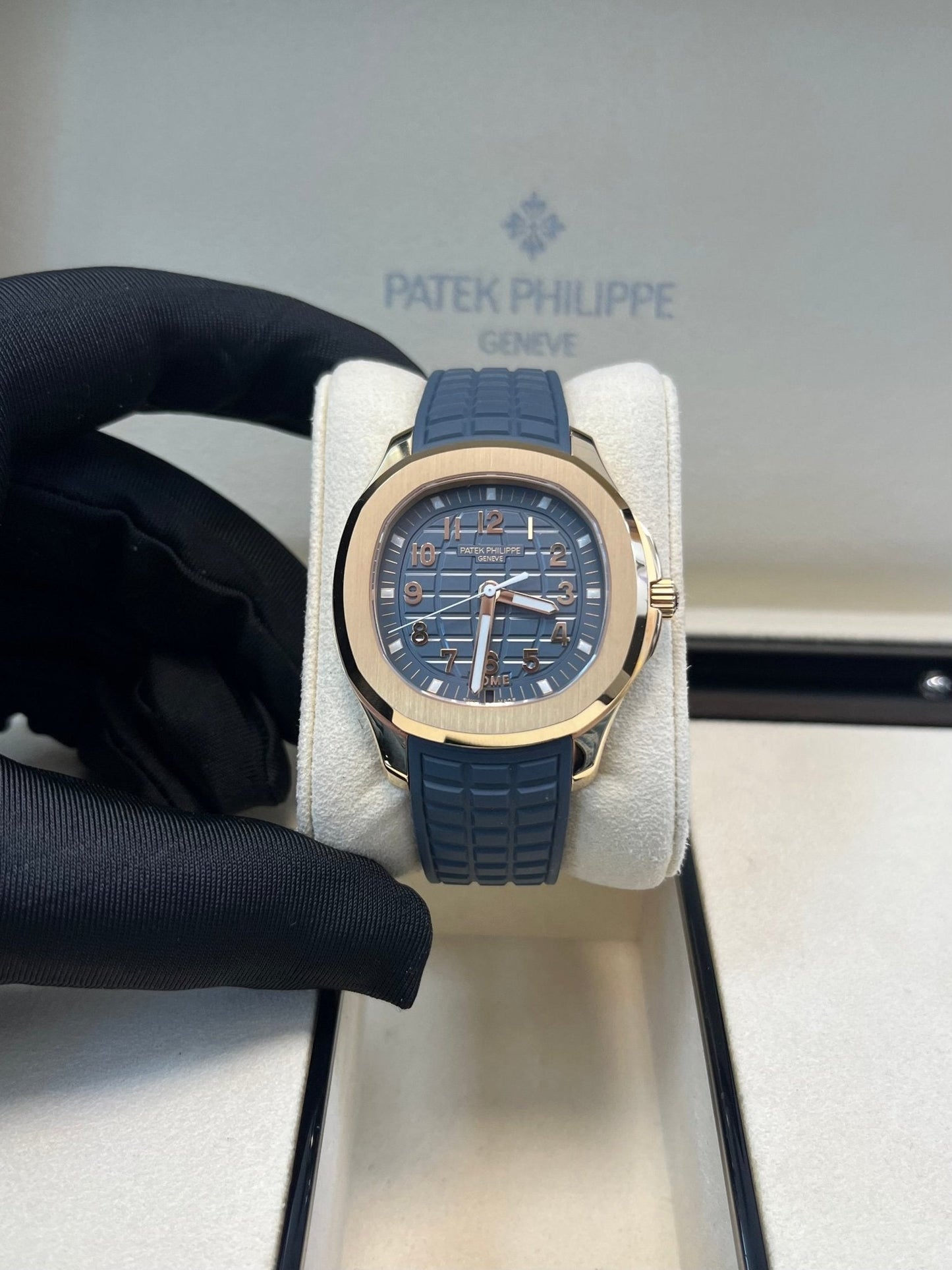 Patek Philippe Aquanaut 18K Rose Gold Opaline-blue Dial 38.8 mm 5269R-001