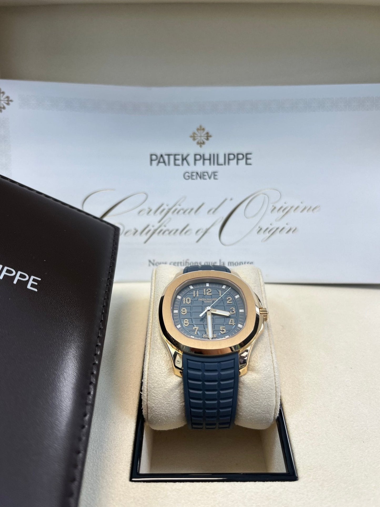 Patek Philippe Aquanaut 18K Rose Gold Opaline-blue Dial 38.8 mm 5269R-001