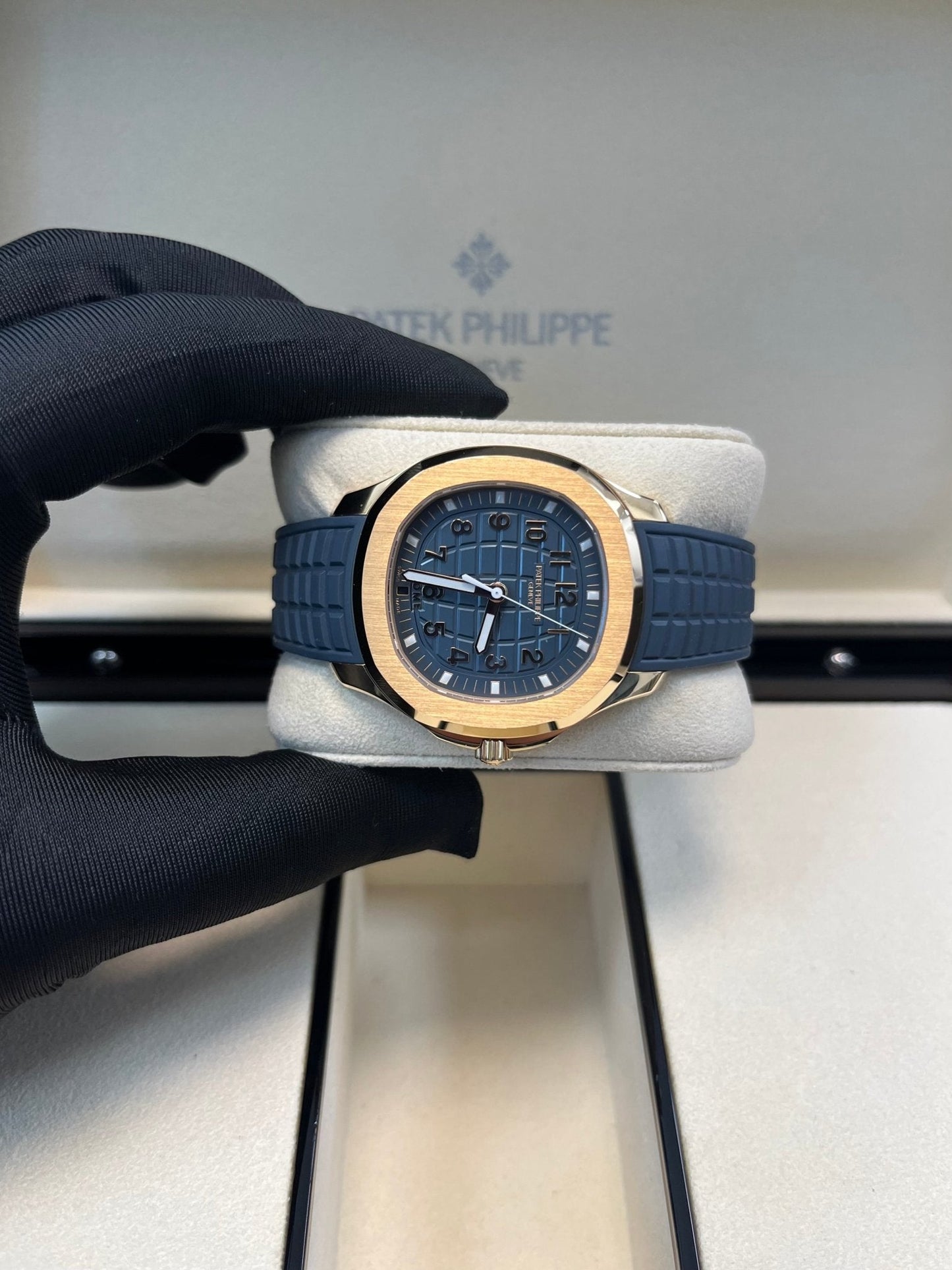 Patek Philippe Aquanaut 18K Rose Gold Opaline-blue Dial 38.8 mm 5269R-001