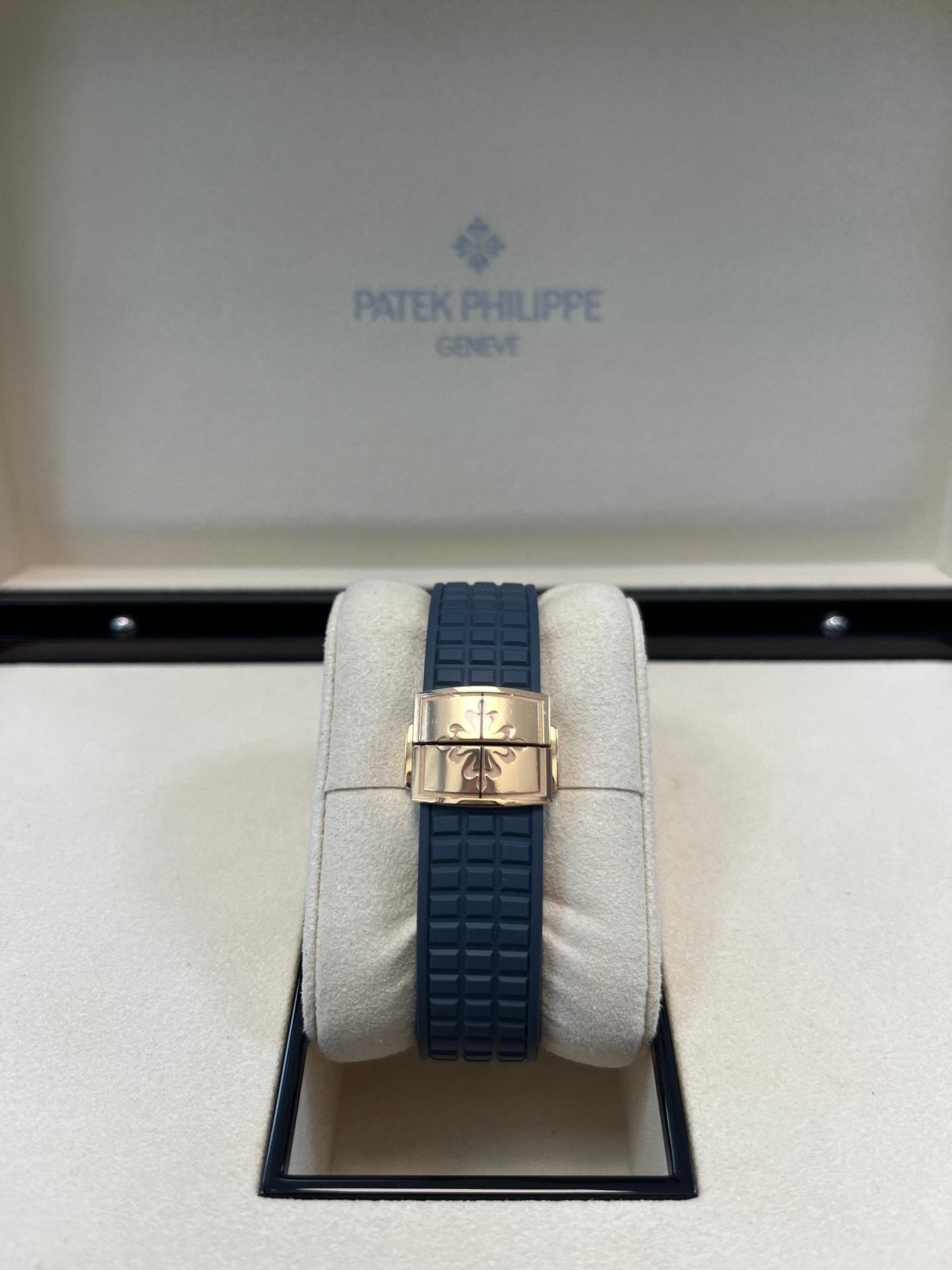 Patek Philippe Aquanaut 18K Rose Gold Opaline-blue Dial 38.8 mm 5269R-001