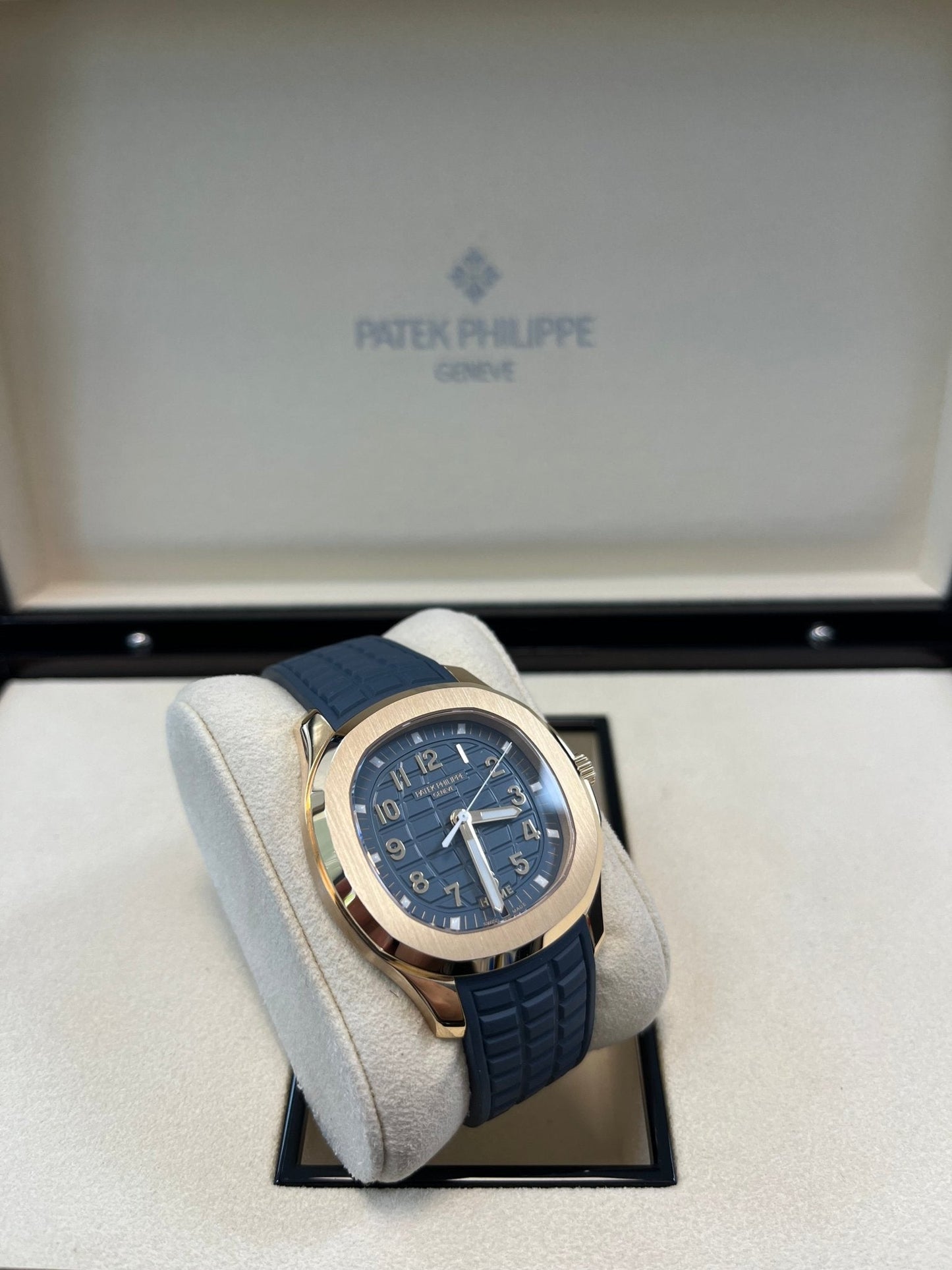 Patek Philippe Aquanaut 18K Rose Gold Opaline-blue Dial 38.8 mm 5269R-001