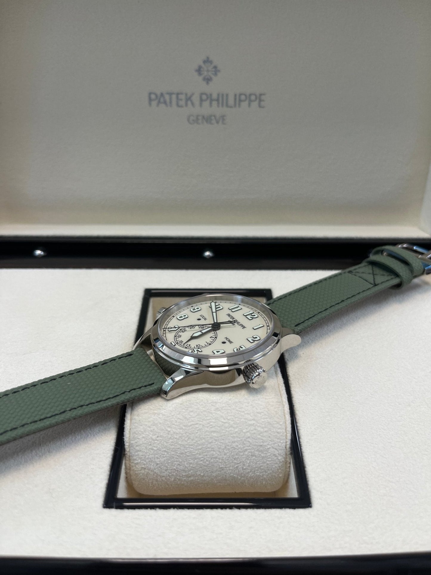Patek Philippe Calatrava Pilot Travel Time 5524G-010