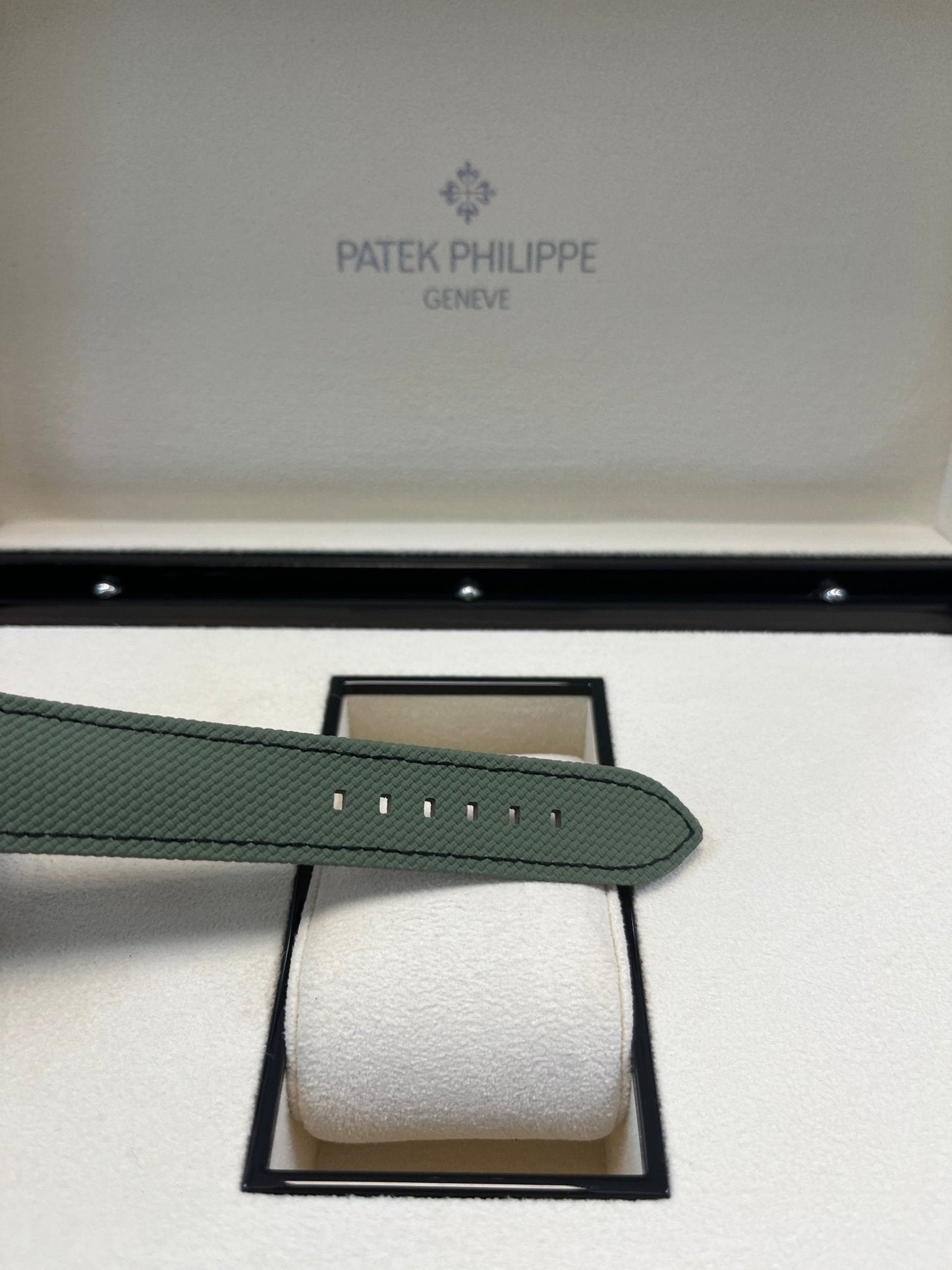 Patek Philippe Calatrava Pilot Travel Time 5524G-010