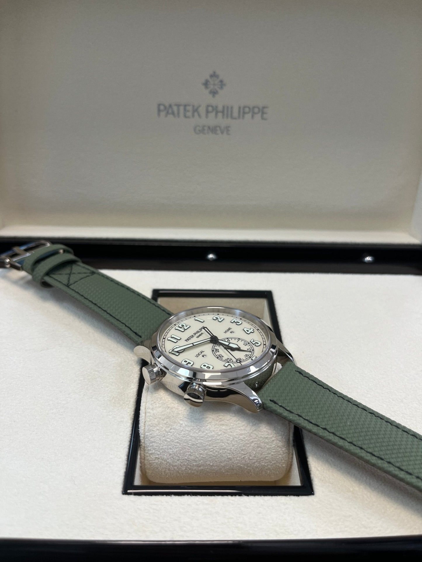 Patek Philippe Calatrava Pilot Travel Time 5524G-010