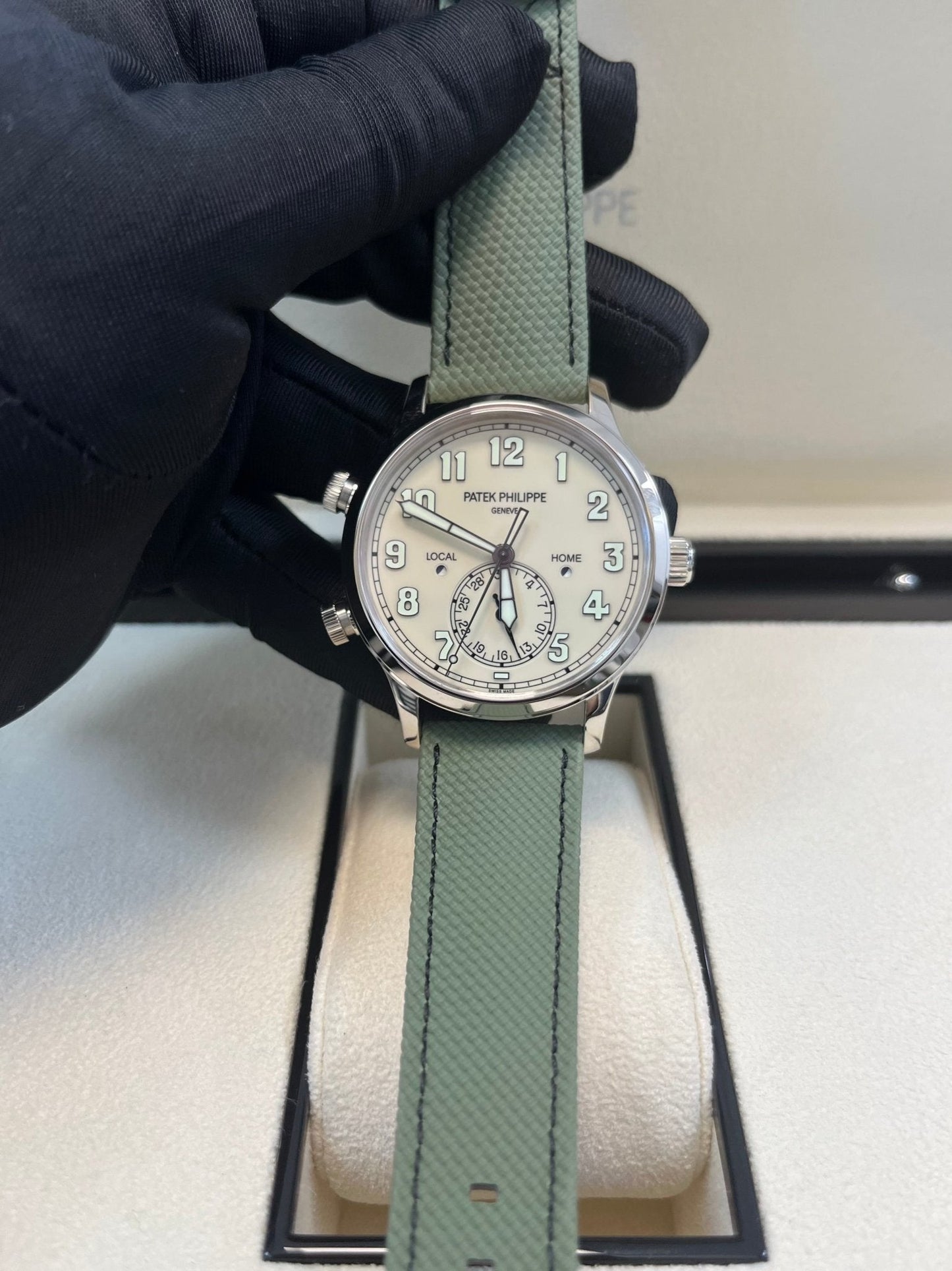 Patek Philippe Calatrava Pilot Travel Time 5524G-010