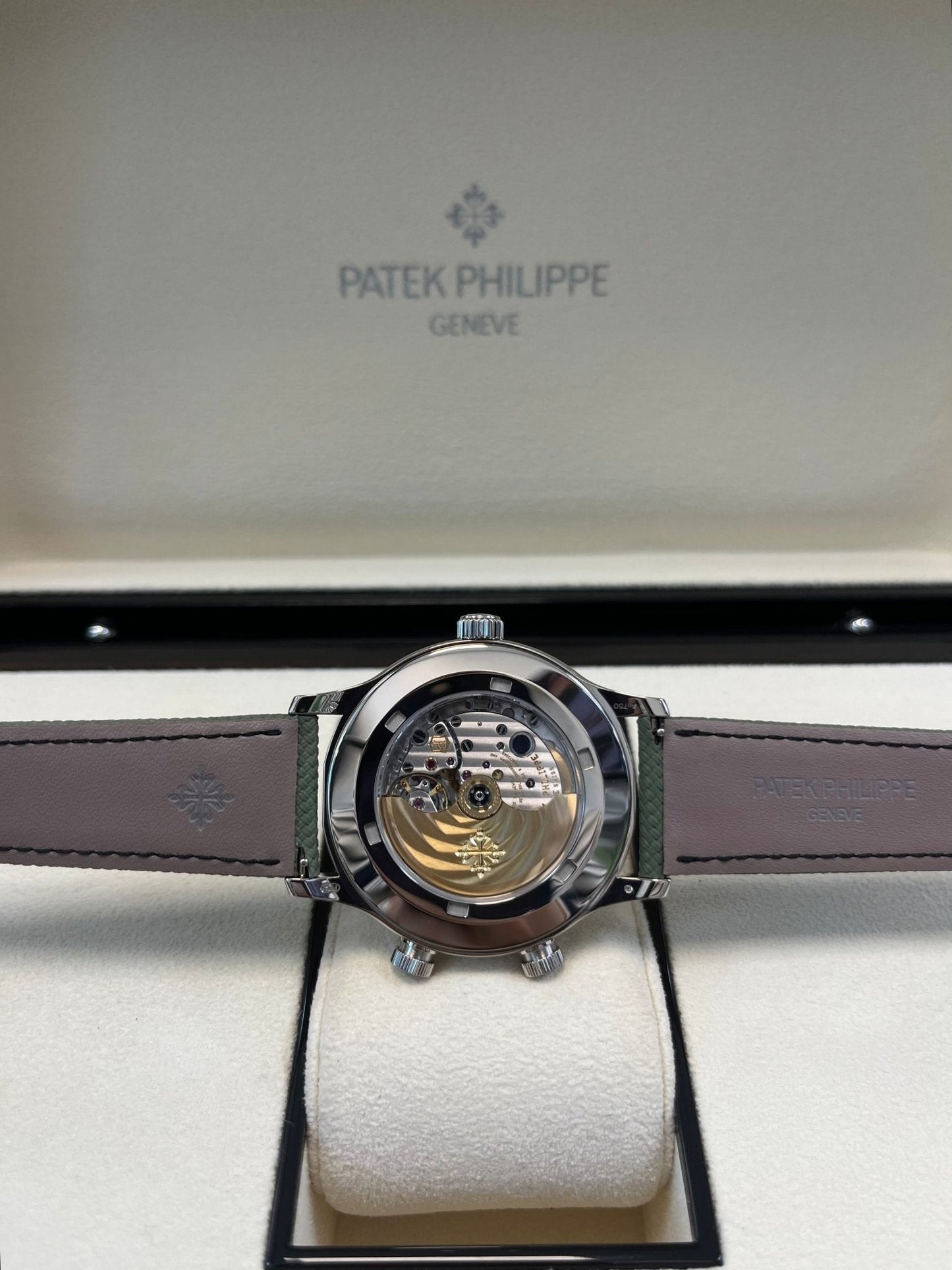 Patek Philippe Calatrava Pilot Travel Time 5524G-010