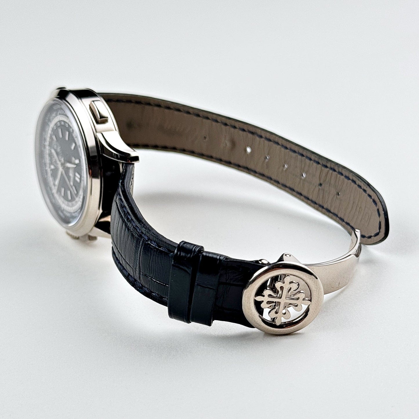 Patek Philippe Complications 5930G-010 World Time Flyback Chronograph White Gold Blue Dial (2020)