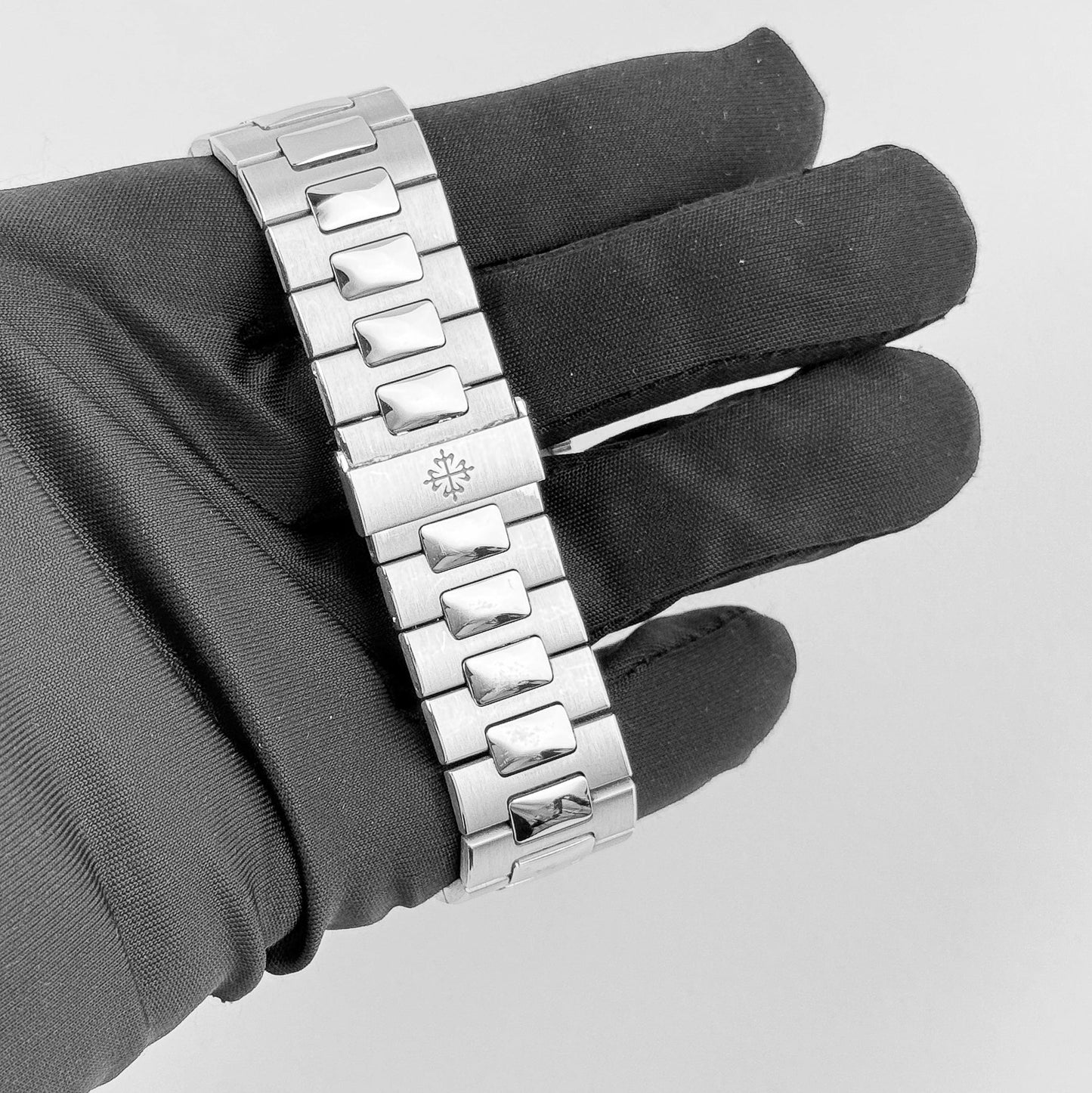 Patek Philippe Nautilus 5711/1P-001 40th Anniversary Platinum Blue Diamond Dial Limited Edition (2017)