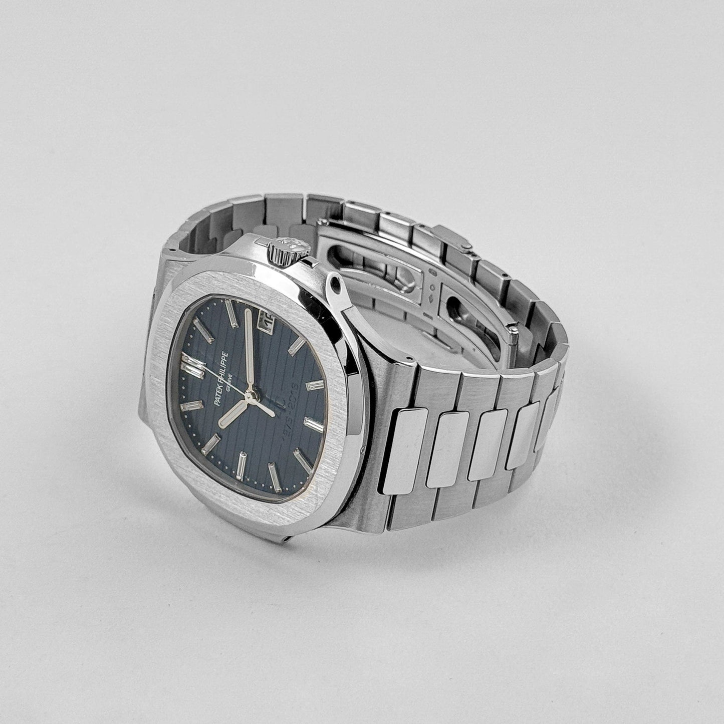 Patek Philippe Nautilus 5711/1P-001 40th Anniversary Platinum Blue Diamond Dial Limited Edition (2017)