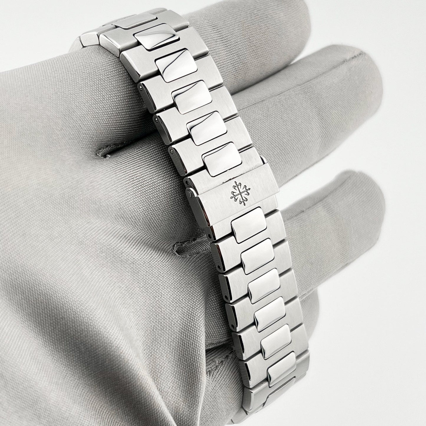 Patek Philippe Nautilus 5712/1A-001 Moon Phases Stainless Steel Blue Dial (2017)