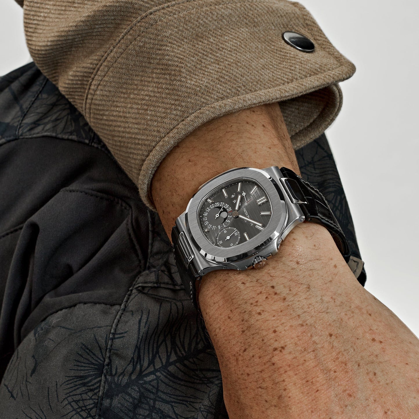 Patek Philippe Nautilus 5712G-001 White Gold Grey Dial Moon Phases (2018)