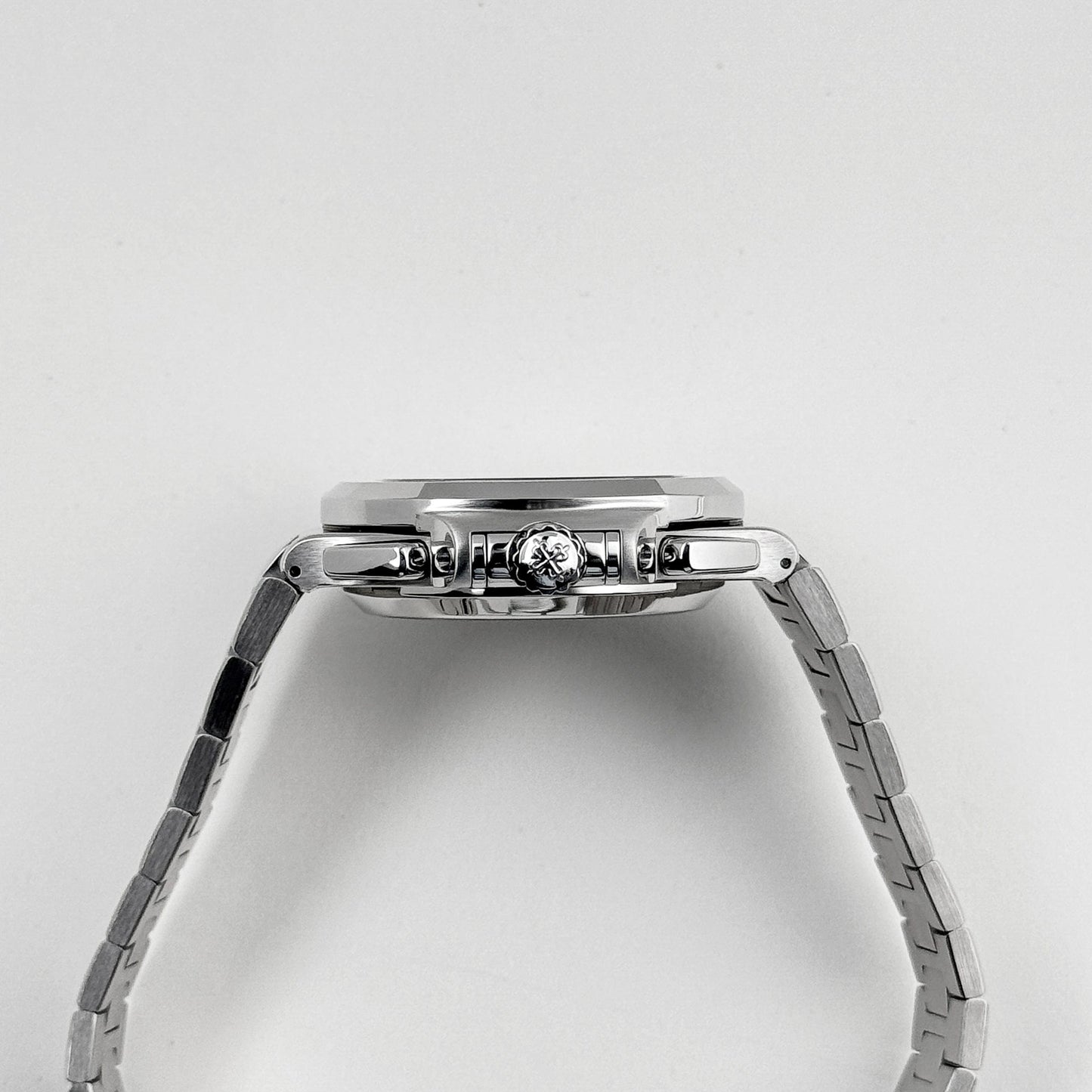 Patek Philippe Nautilus 5980/1A-014 Chronograph Stainless Steel Grey Dial (2013)