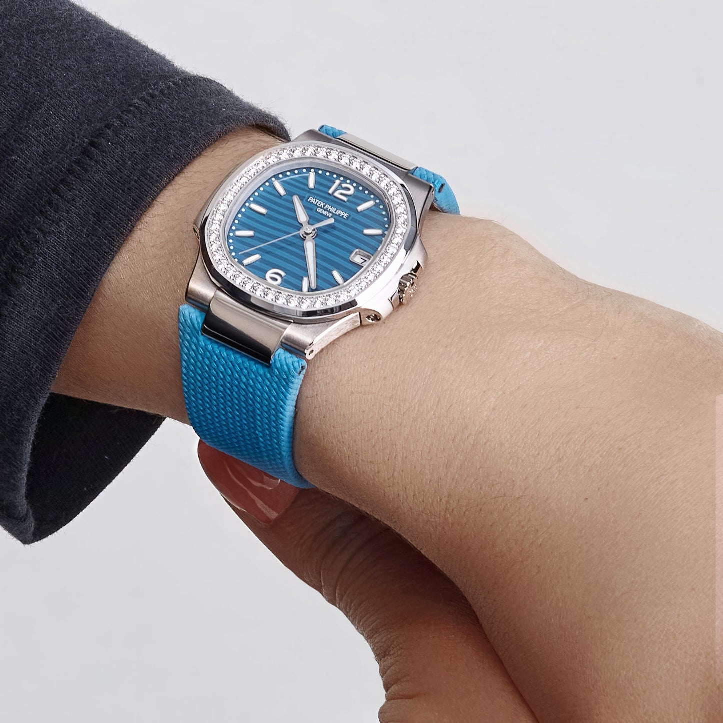 Patek Philippe Nautilus 7010G-013 'Ladies' White Gold Blue Dial Diamond Bezel (2025)