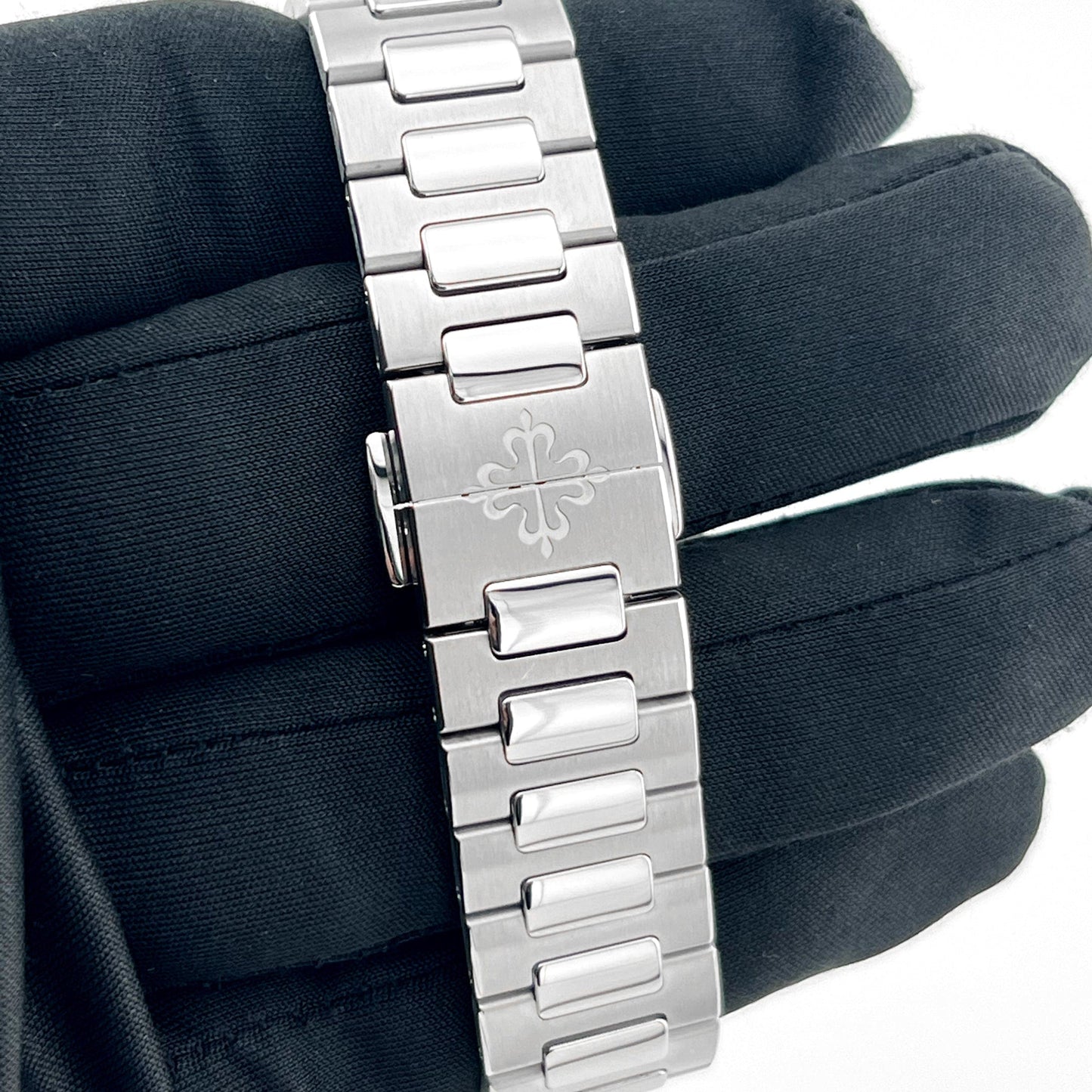 Patek Philippe Nautilus 7118/1200A-001 'Ladies' Blue Dial Diamond Bezel (2022)