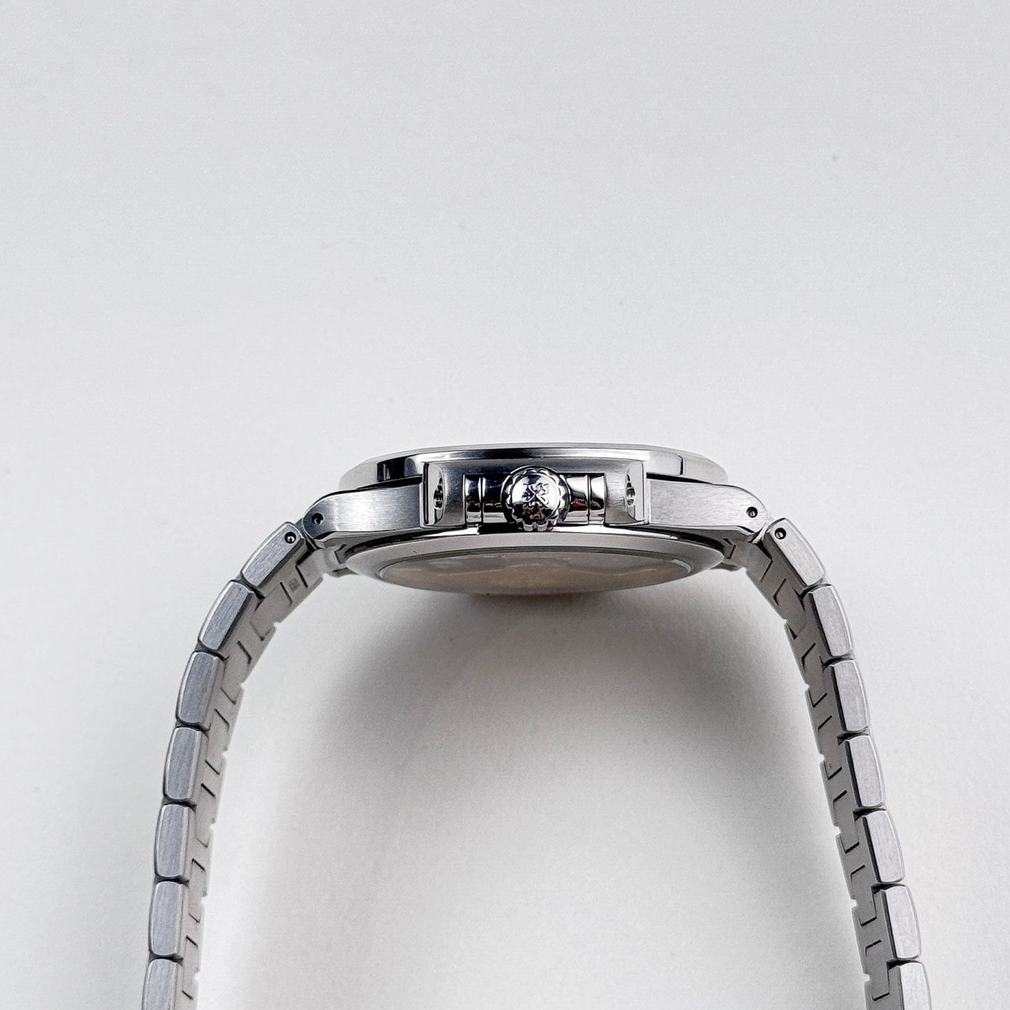 Patek Philippe Nautilus 7118/1A-010 Stainless Steel Silvery Opaline Dial (2022)