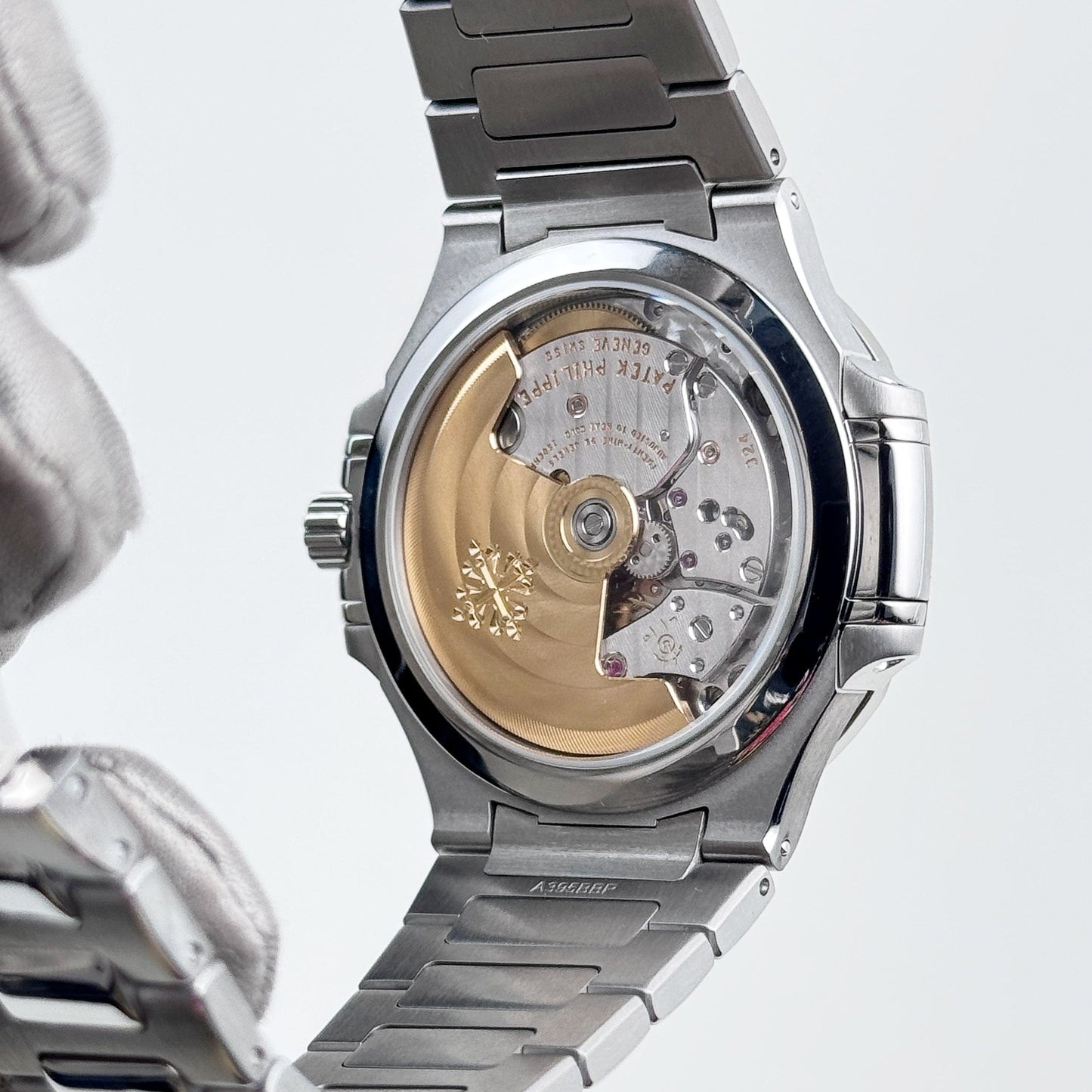 Patek Philippe Nautilus 7118/1A-010 Stainless Steel Silvery Opaline Dial (2022)