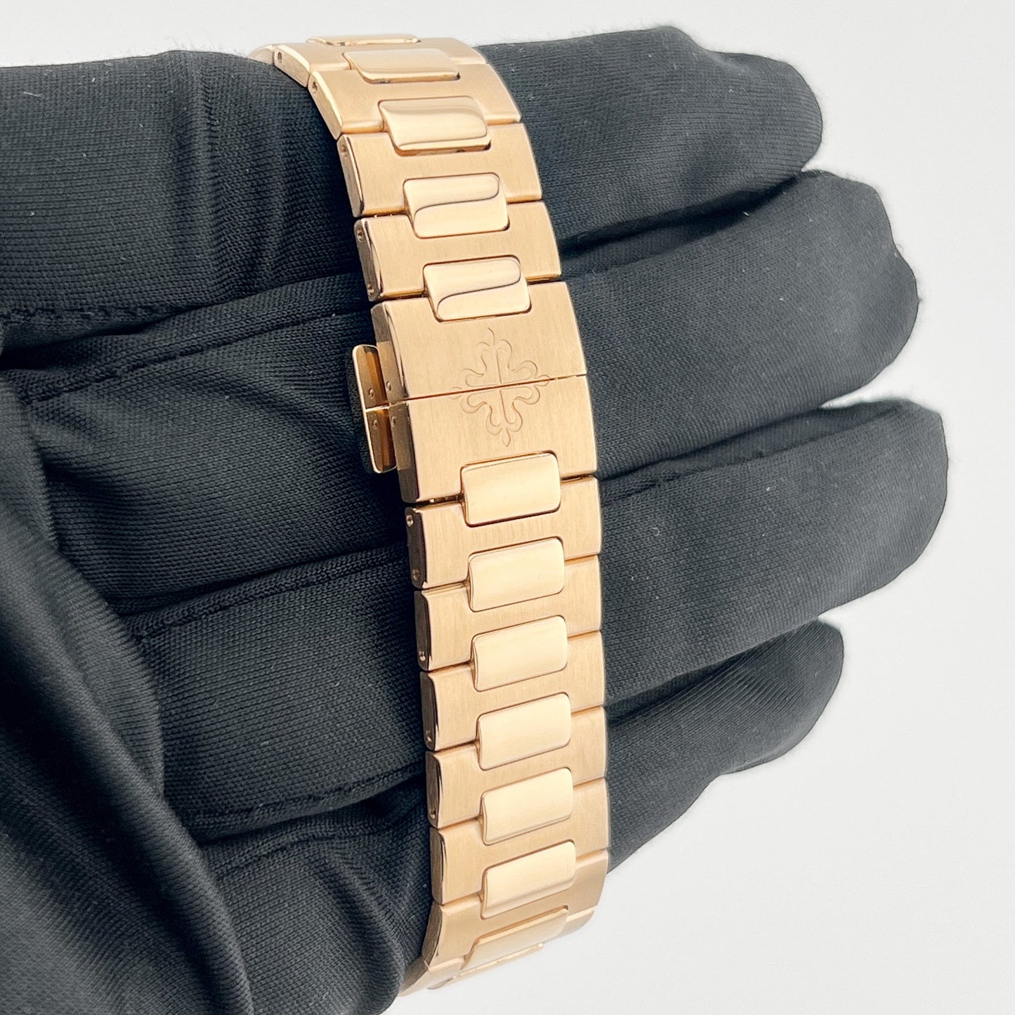 Patek Philippe Nautilus 7118/1R-010 Tiffany & Co. 'Ladies' Rose Gold