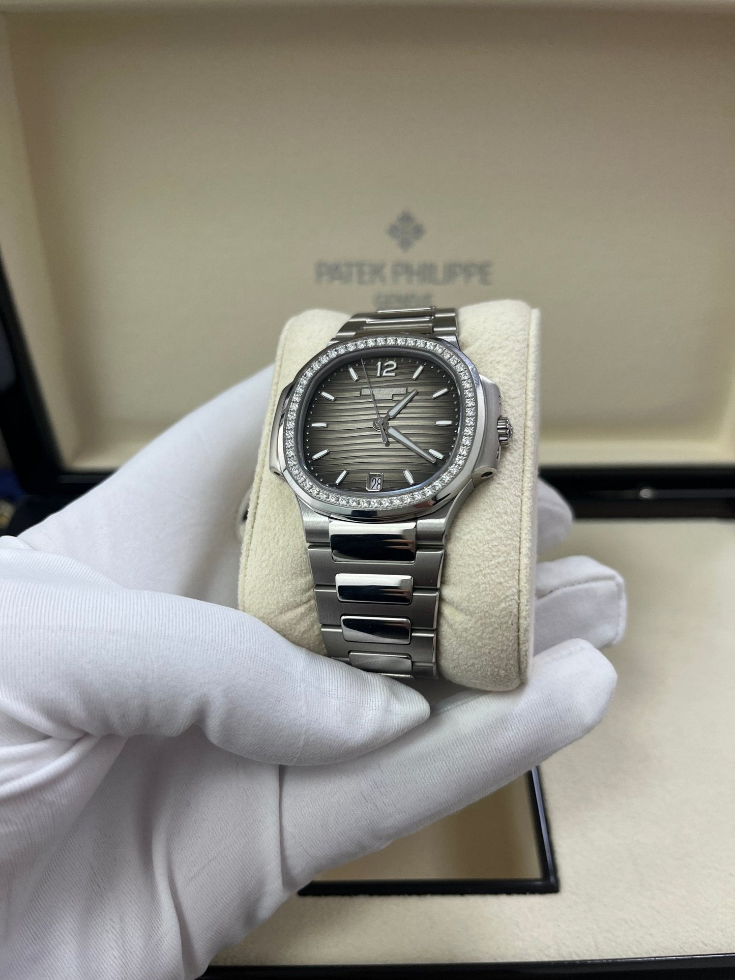 Patek Philippe Nautilus Ladies 35.2mm 7118/1200A-011