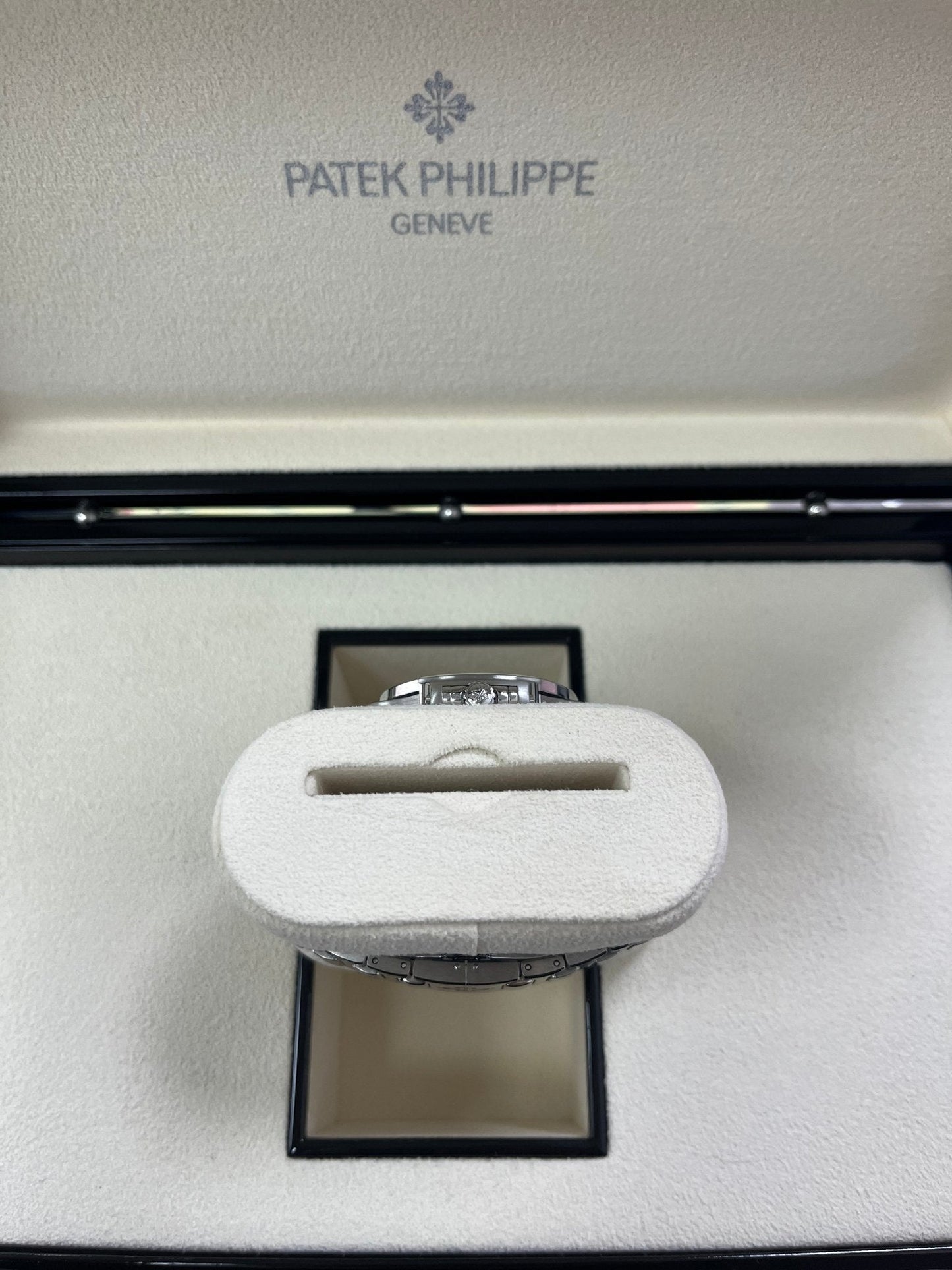 Patek Philippe Nautilus Ladies 35.2mm 7118/1200A-011