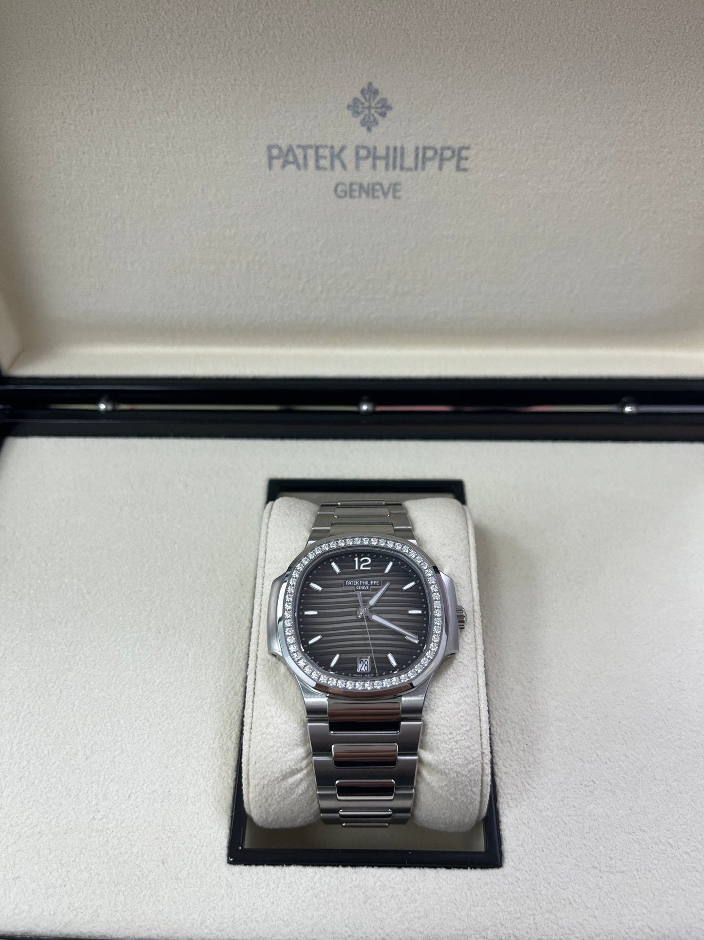 Patek Philippe Nautilus Ladies 35.2mm 7118/1200A-011