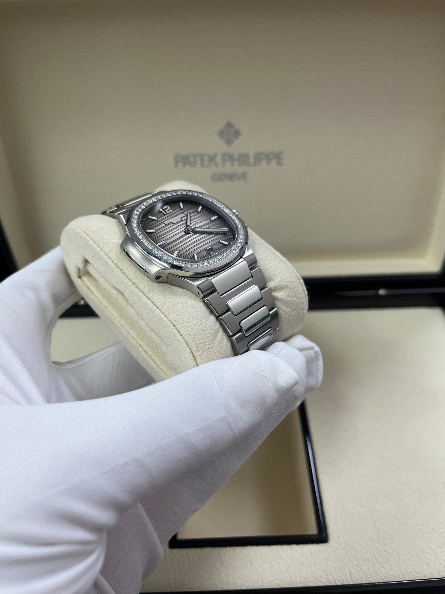 Patek Philippe Nautilus Ladies 35.2mm 7118/1200A-011