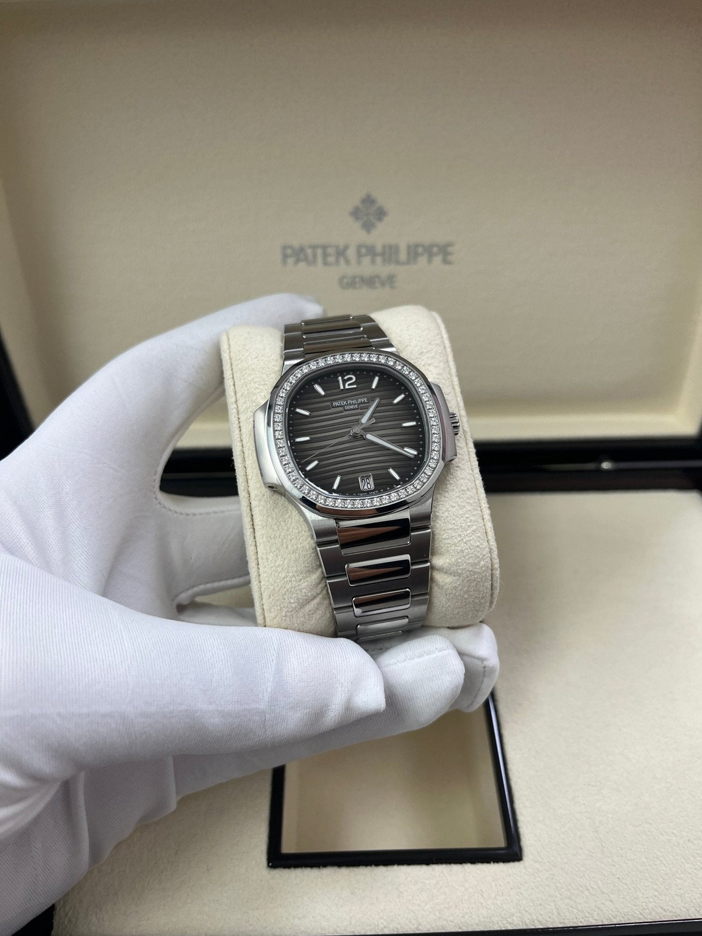 Patek Philippe Nautilus Ladies 35.2mm 7118/1200A-011