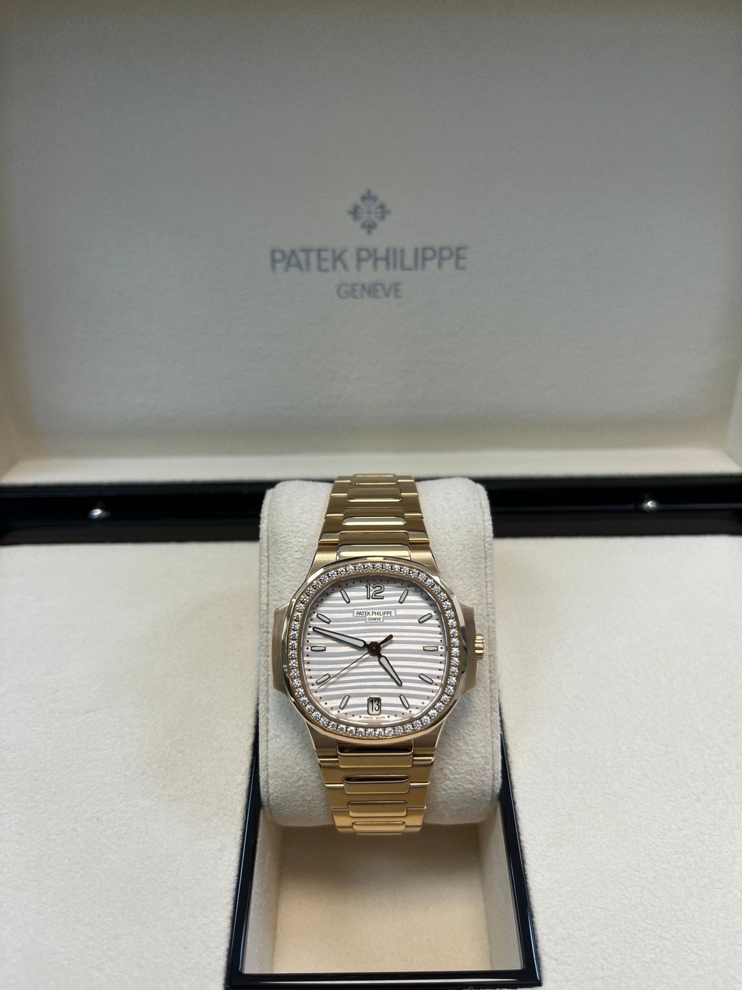 Patek Philippe Nautilus Ladies Rose Gold Nautilus White Dial Diamond Bezel 7118/1200R-001