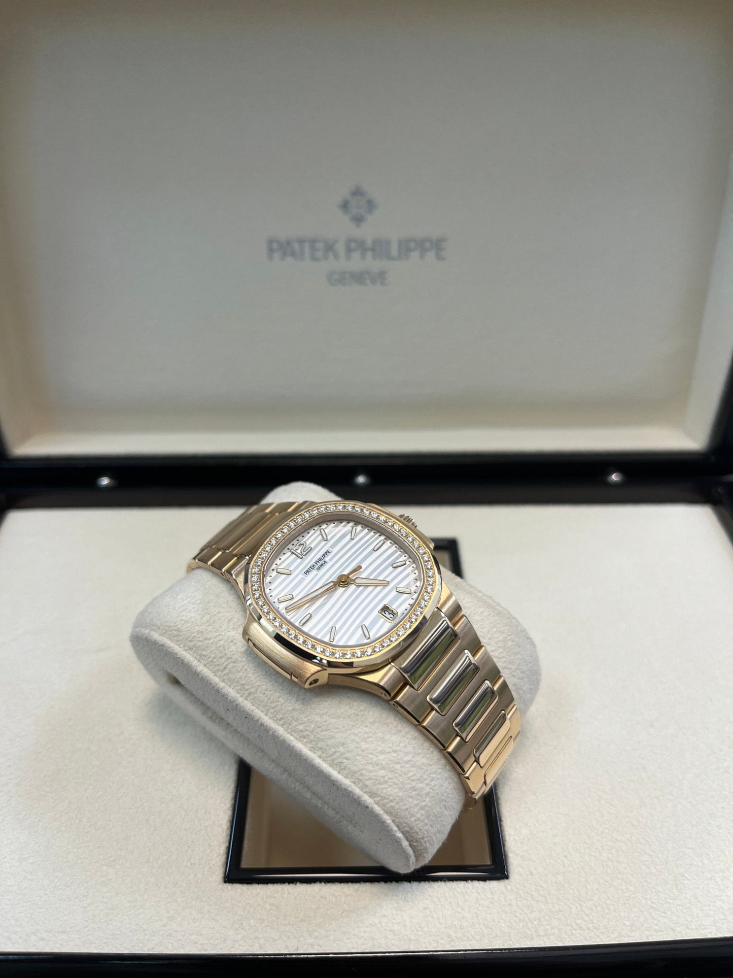 Patek Philippe Nautilus Ladies Rose Gold Nautilus White Dial Diamond Bezel 7118/1200R-001