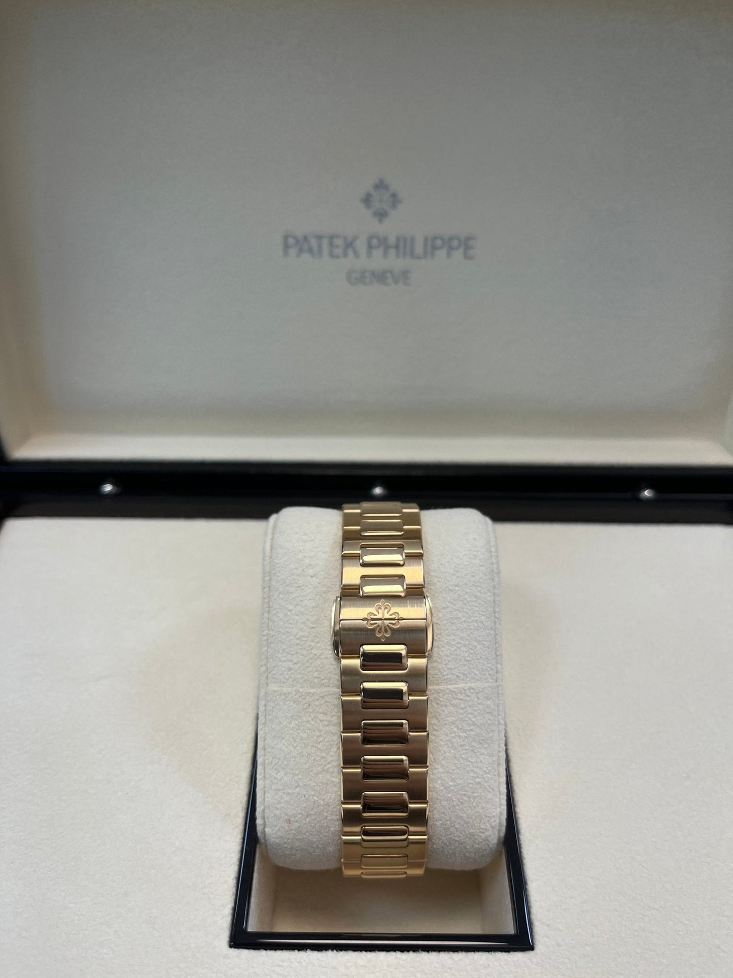 Patek Philippe Nautilus Ladies Rose Gold Nautilus White Dial Diamond Bezel 7118/1200R-001