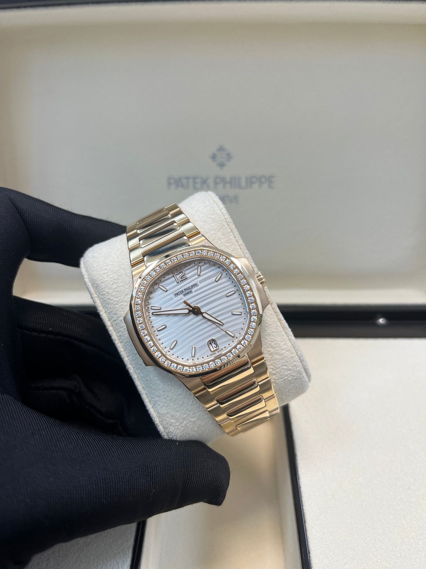 Patek Philippe Nautilus Ladies Rose Gold Nautilus White Dial Diamond Bezel 7118/1200R-001