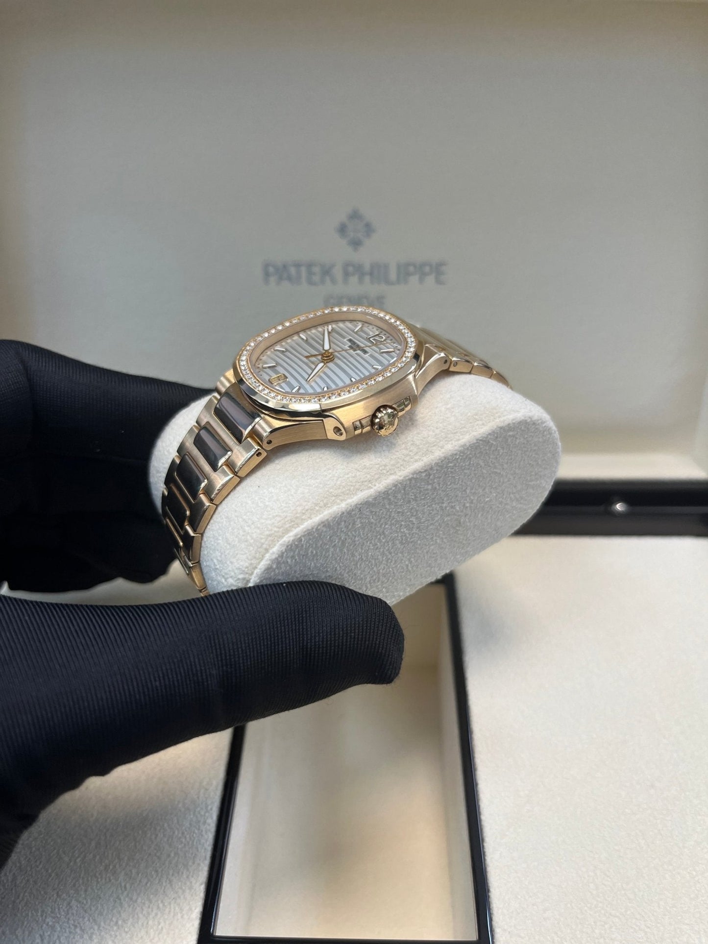 Patek Philippe Nautilus Ladies Rose Gold Nautilus White Dial Diamond Bezel 7118/1200R-001