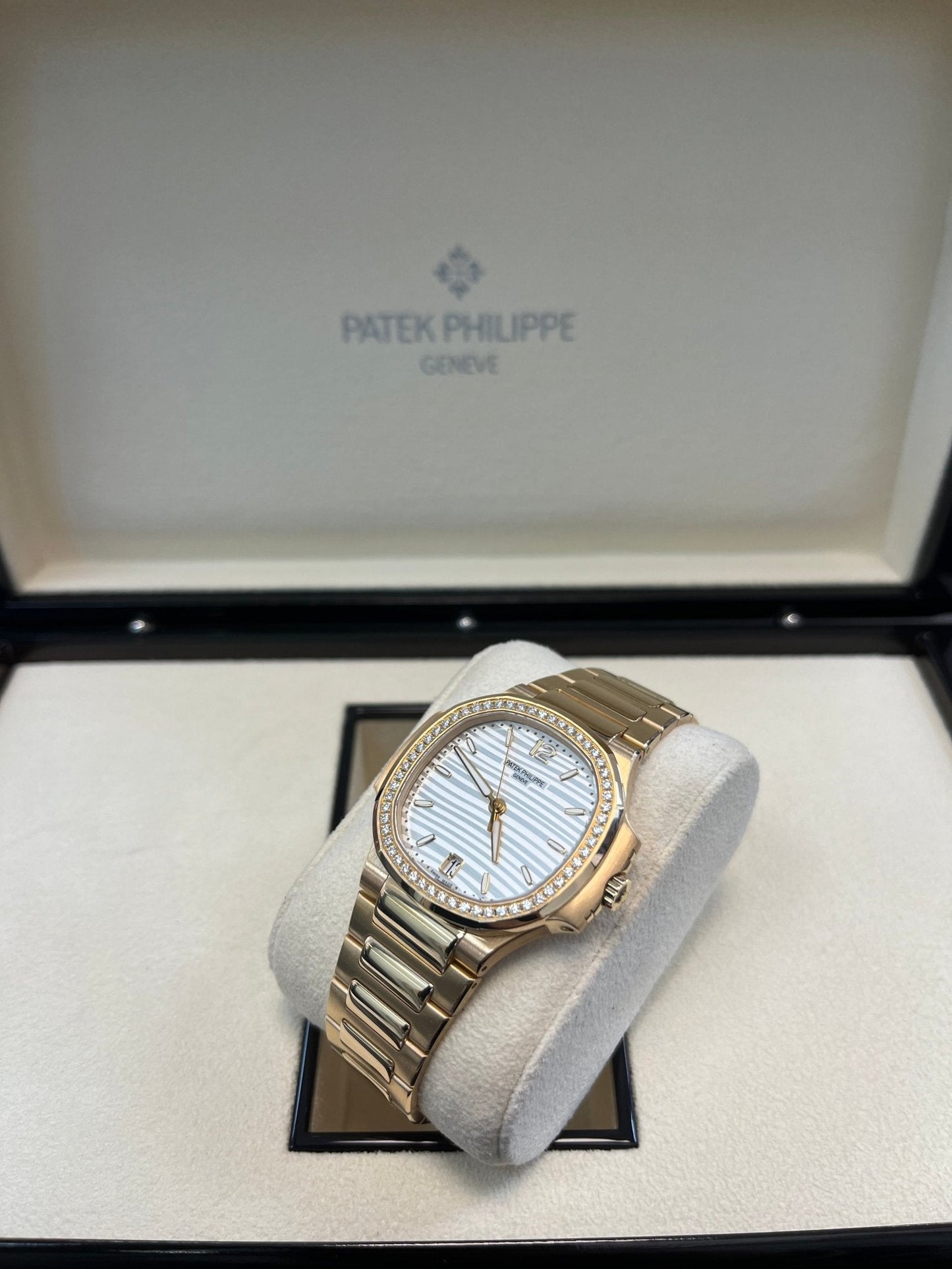 Patek Philippe Nautilus Ladies Rose Gold Nautilus White Dial Diamond Bezel 7118/1200R-001